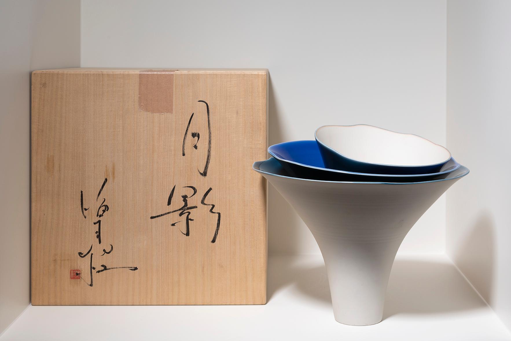 Signed and original box included
Fukumoto Fuku is a leading Figure in the Contemporary Japenese Clay, recognized for her expertise in the art of traditional pottery.

Her work 