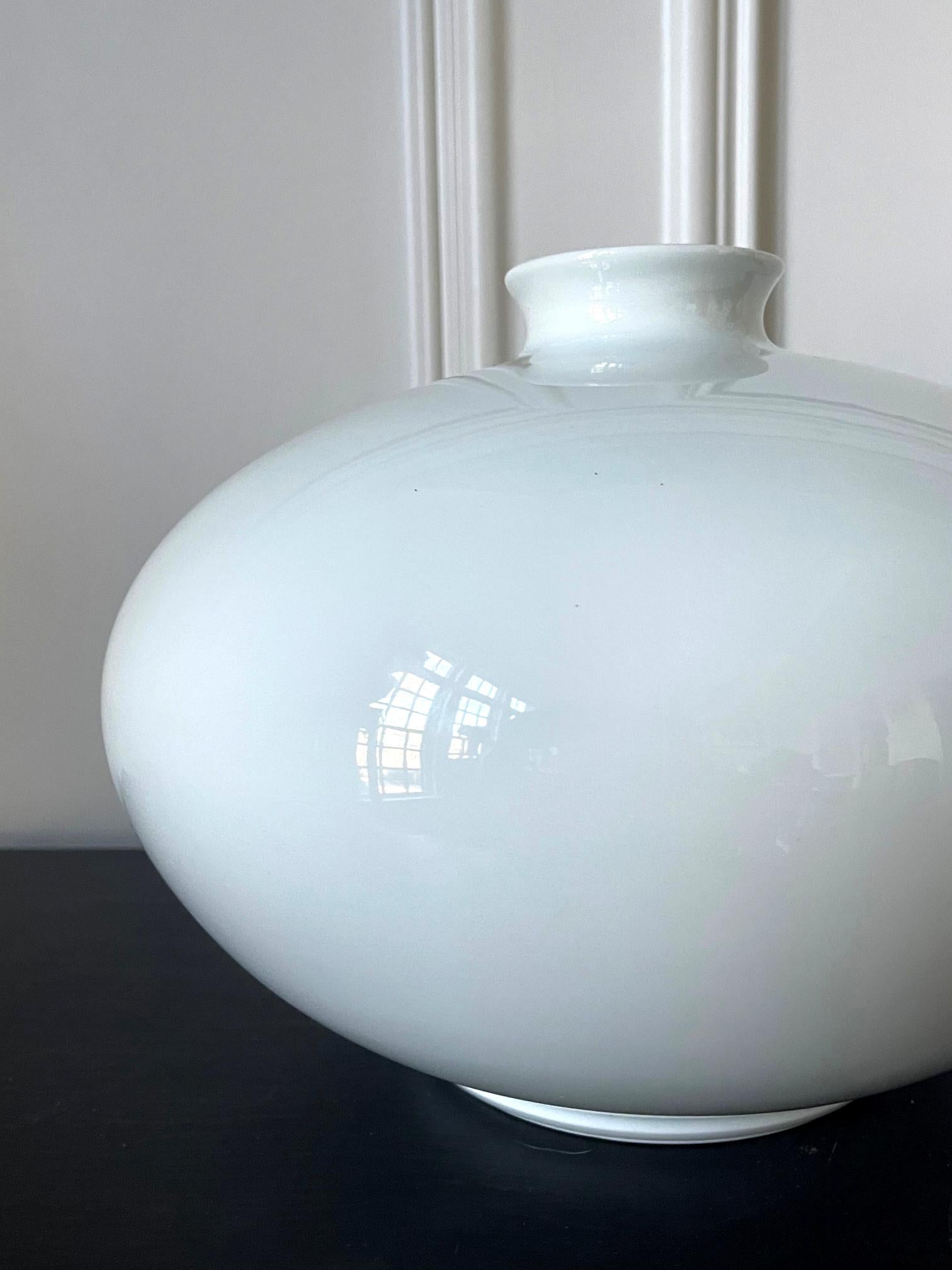 Contemporary Japanese White Glaze Ceramic Vase by Manji Inoue In Good Condition For Sale In Atlanta, GA
