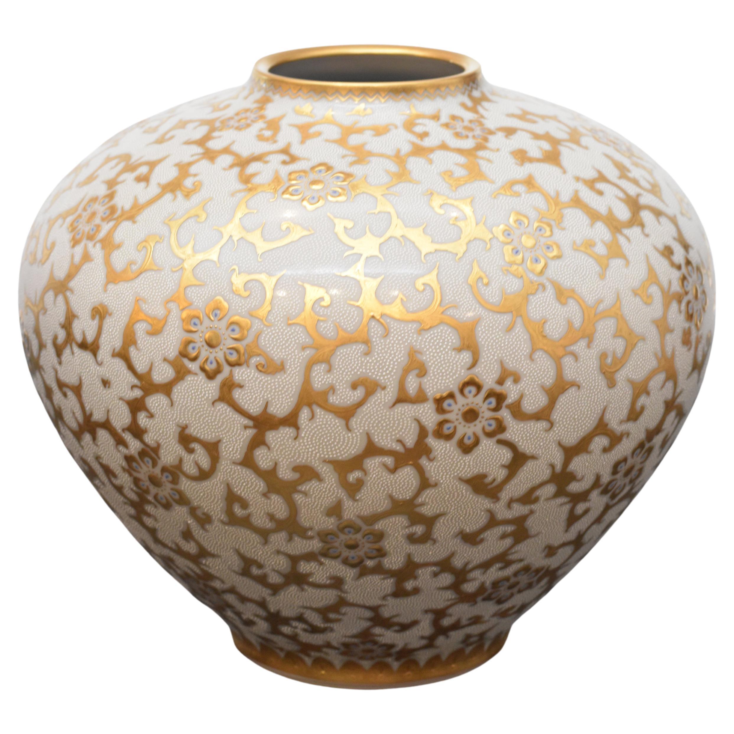 Extraordinary museum quality contemporary Japanese museum quality Kutani porcelain vase, extremely intricately hand painted with white raised 