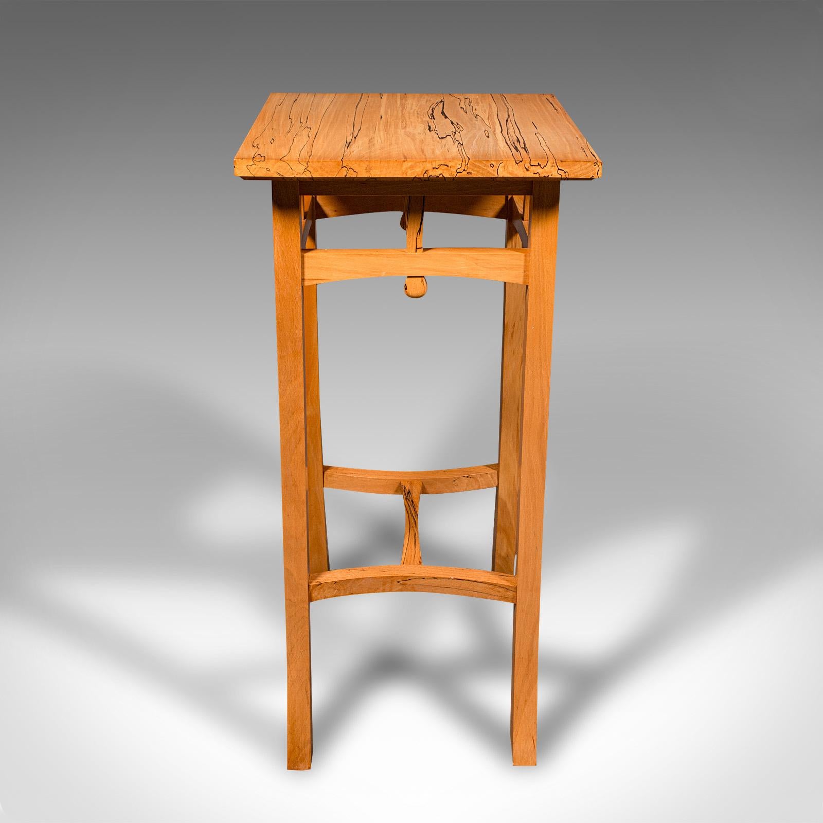 Moderne Stand de jardinière Contemporary, English, Beeche, Side Table, Cotswold School Taste en vente