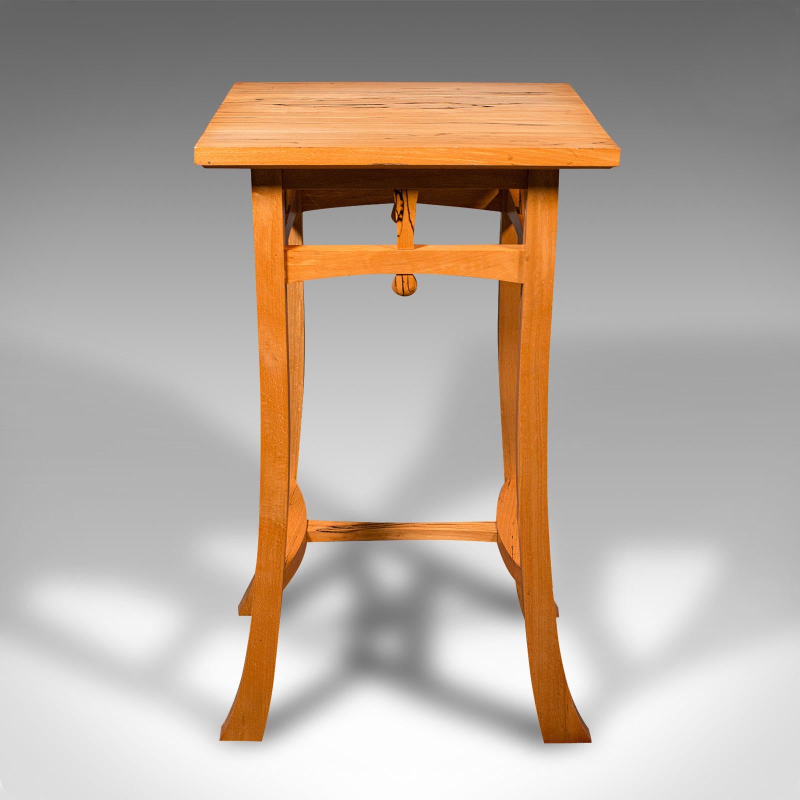 Britannique Stand de jardinière Contemporary, English, Beeche, Side Table, Cotswold School Taste en vente