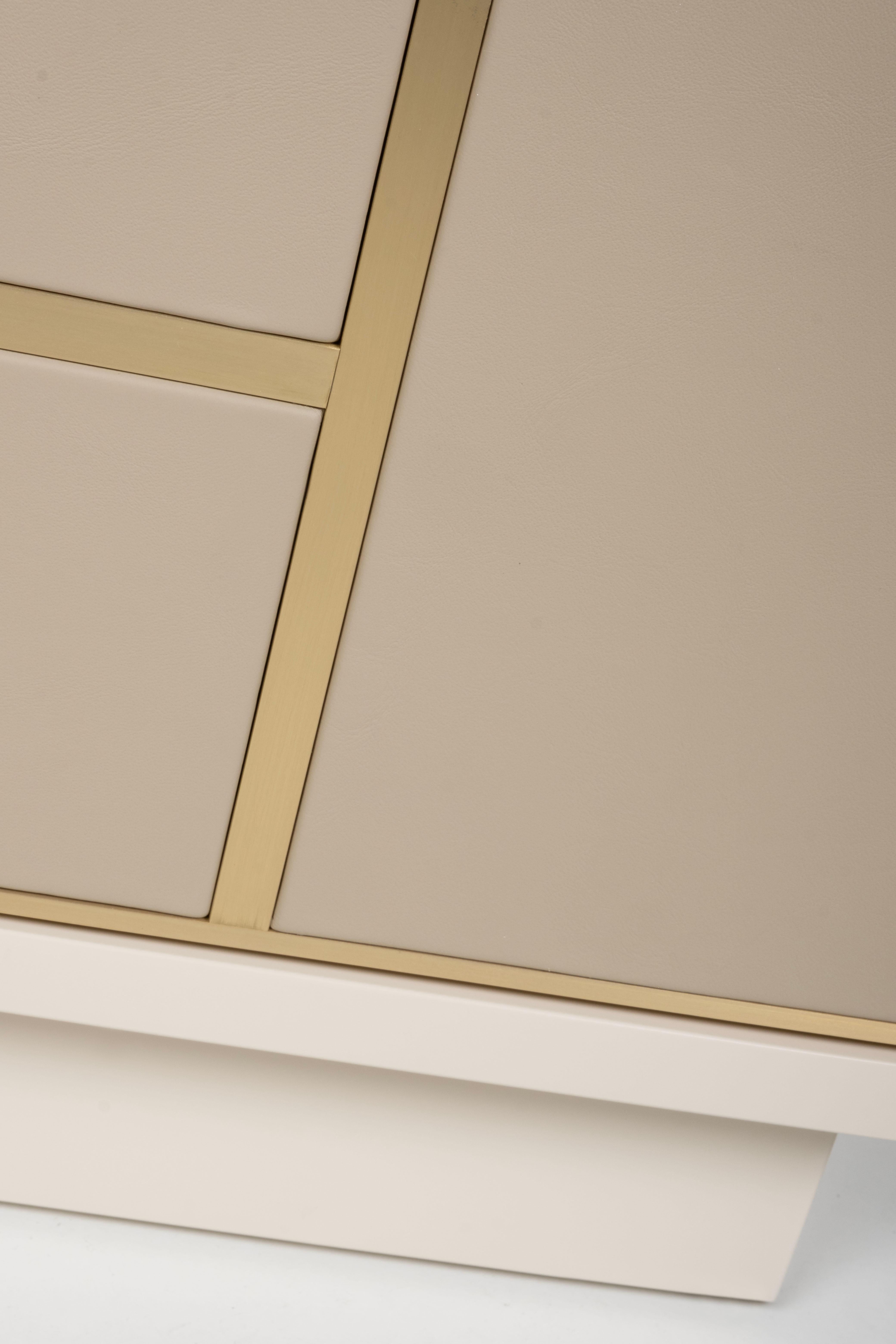 Contemporary Jensen Set/2 Nightstands Bedside Tables, Marble, By Greenapple Latón en venta