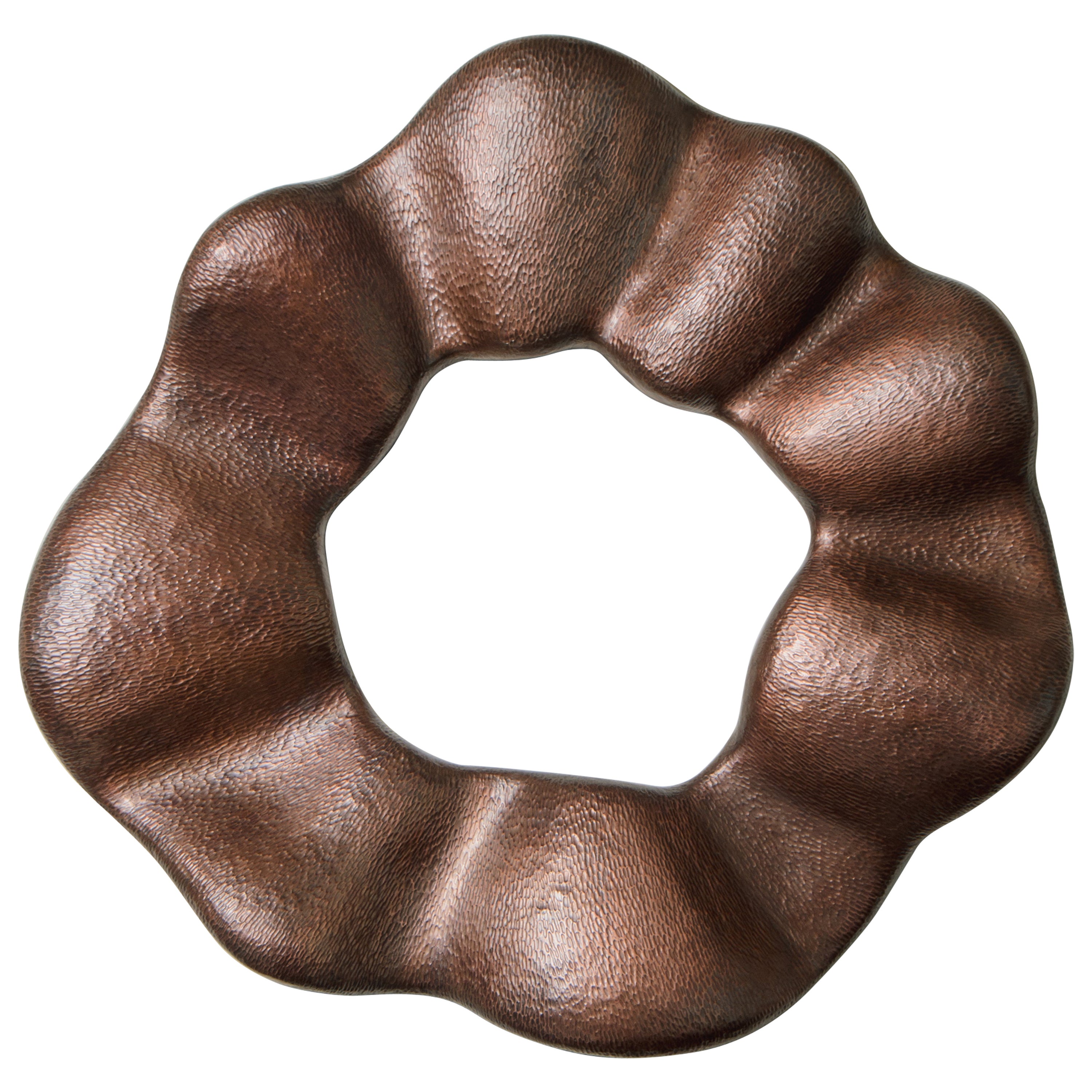 Miroir contemporain Ji Guan en cuivre repoussé à la main par Robert Kuo en vente