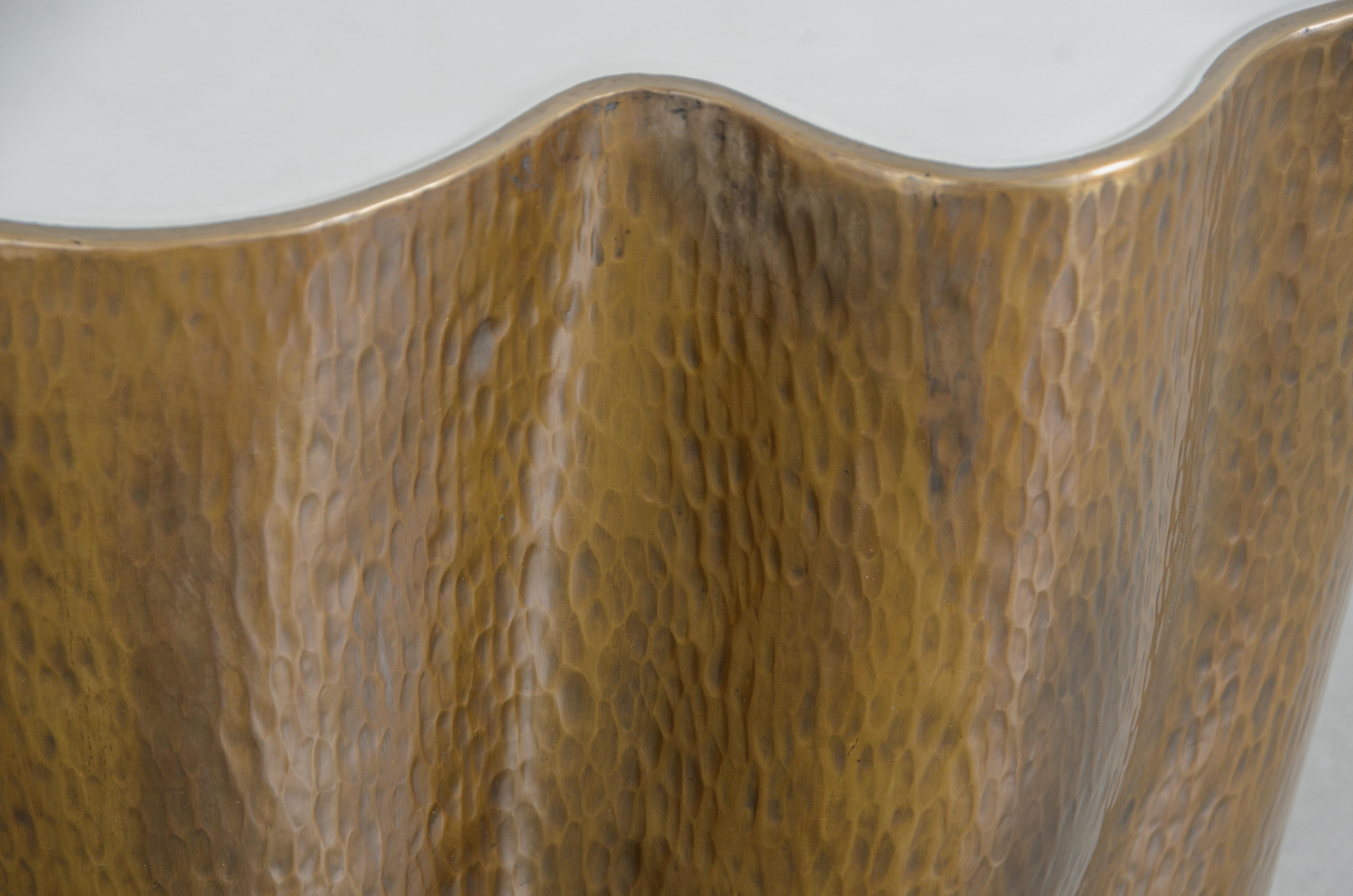 Contemporary Ji Guan Side Table in Cream Lacquer and Brass by Robert Kuo For Sale 2