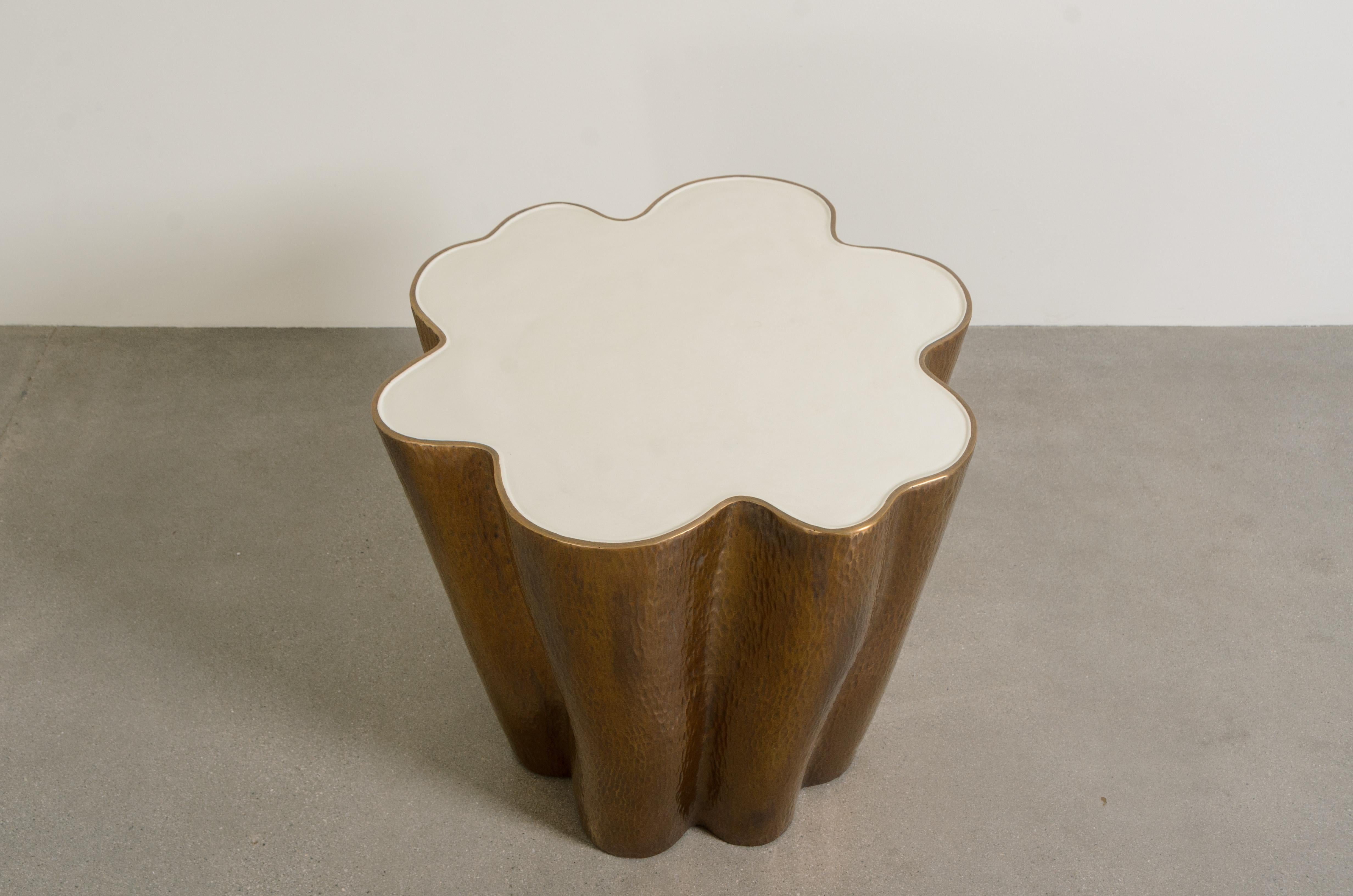 Contemporary Ji Guan Side Table in Cream Lacquer and Brass by Robert Kuo For Sale 3