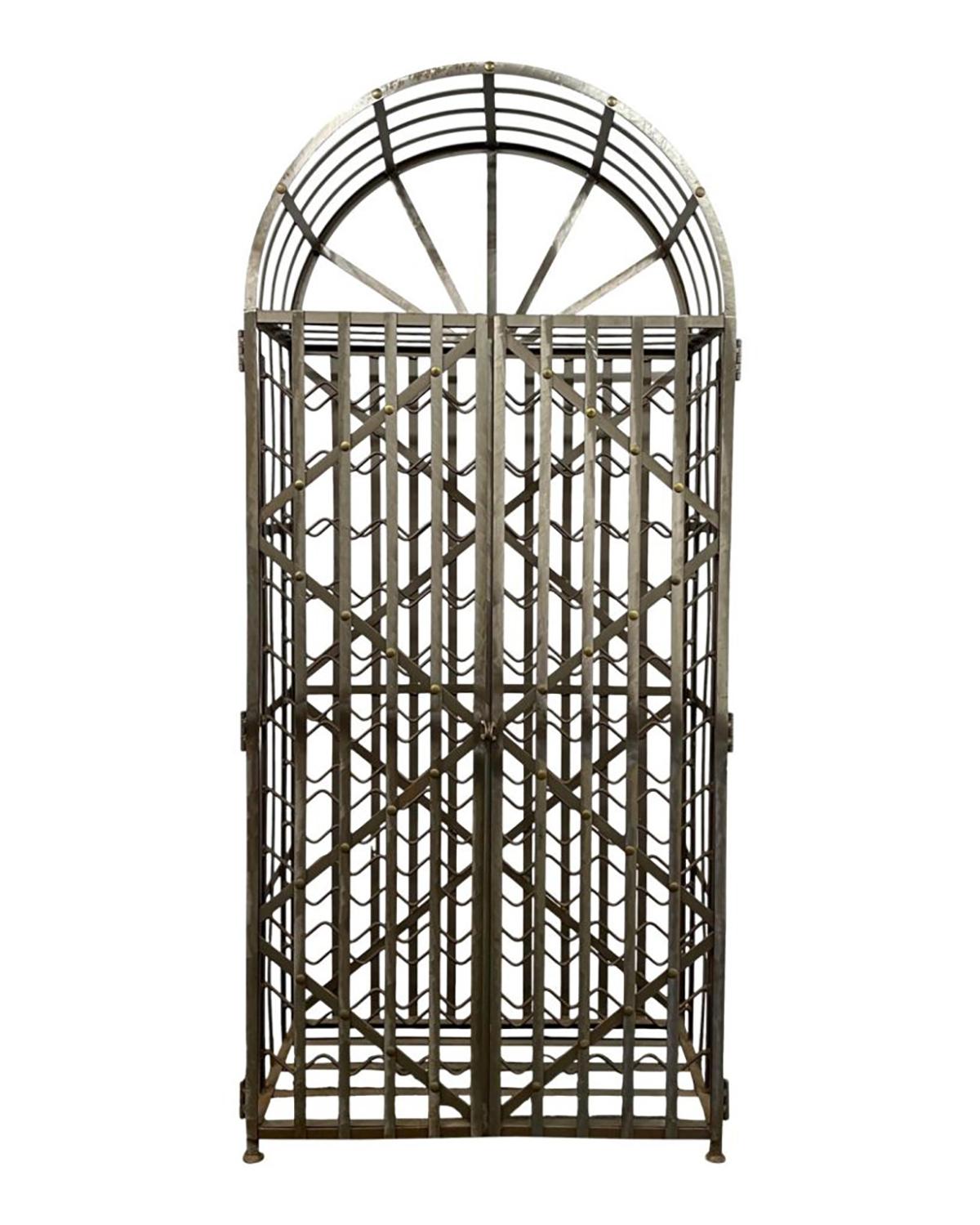 Néo-classique Armoire à vin Contemporary 88 Bottle Locking Steel Cabinet en vente