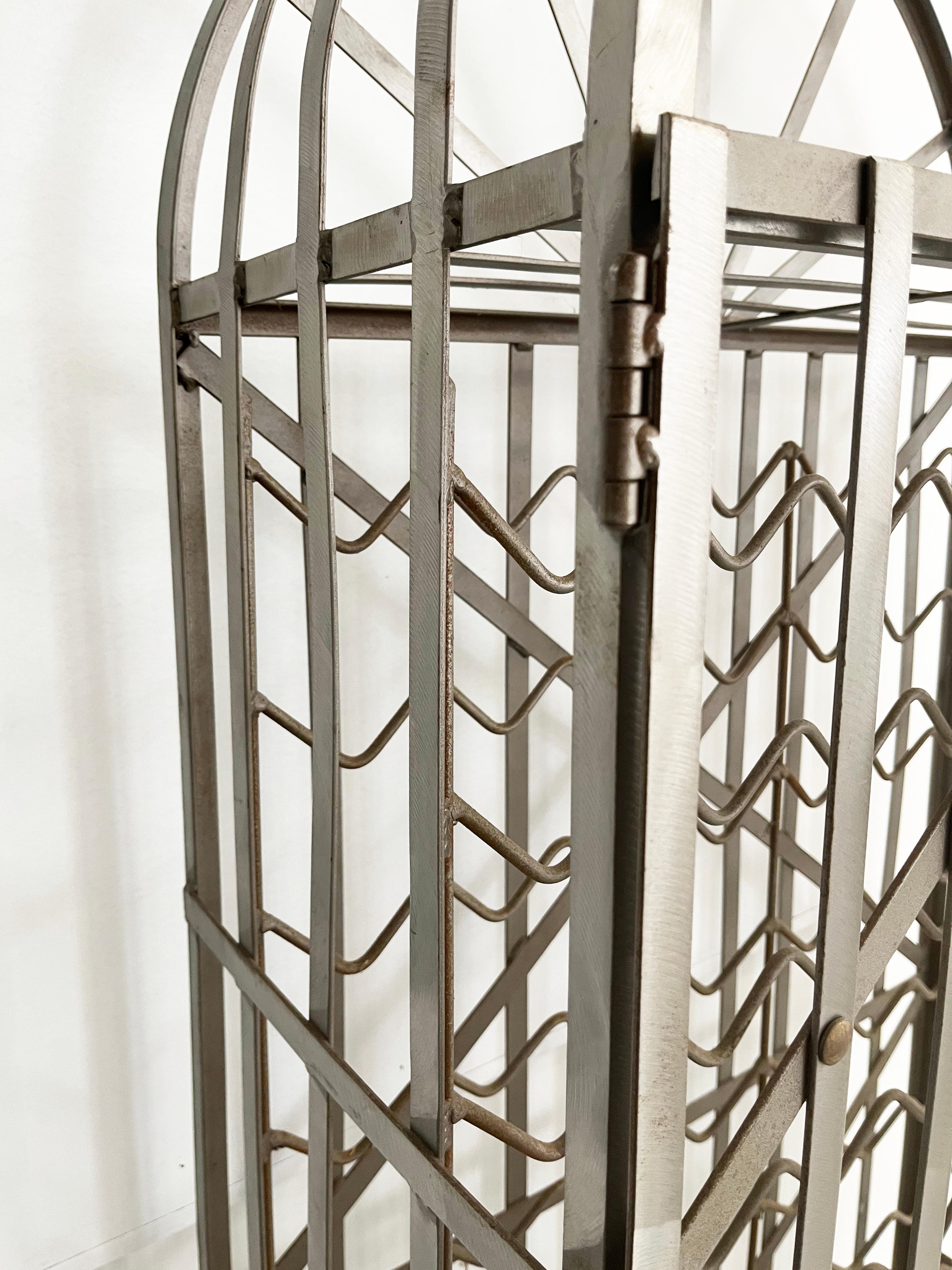 XXIe siècle et contemporain Armoire à vin Contemporary 88 Bottle Locking Steel Cabinet en vente