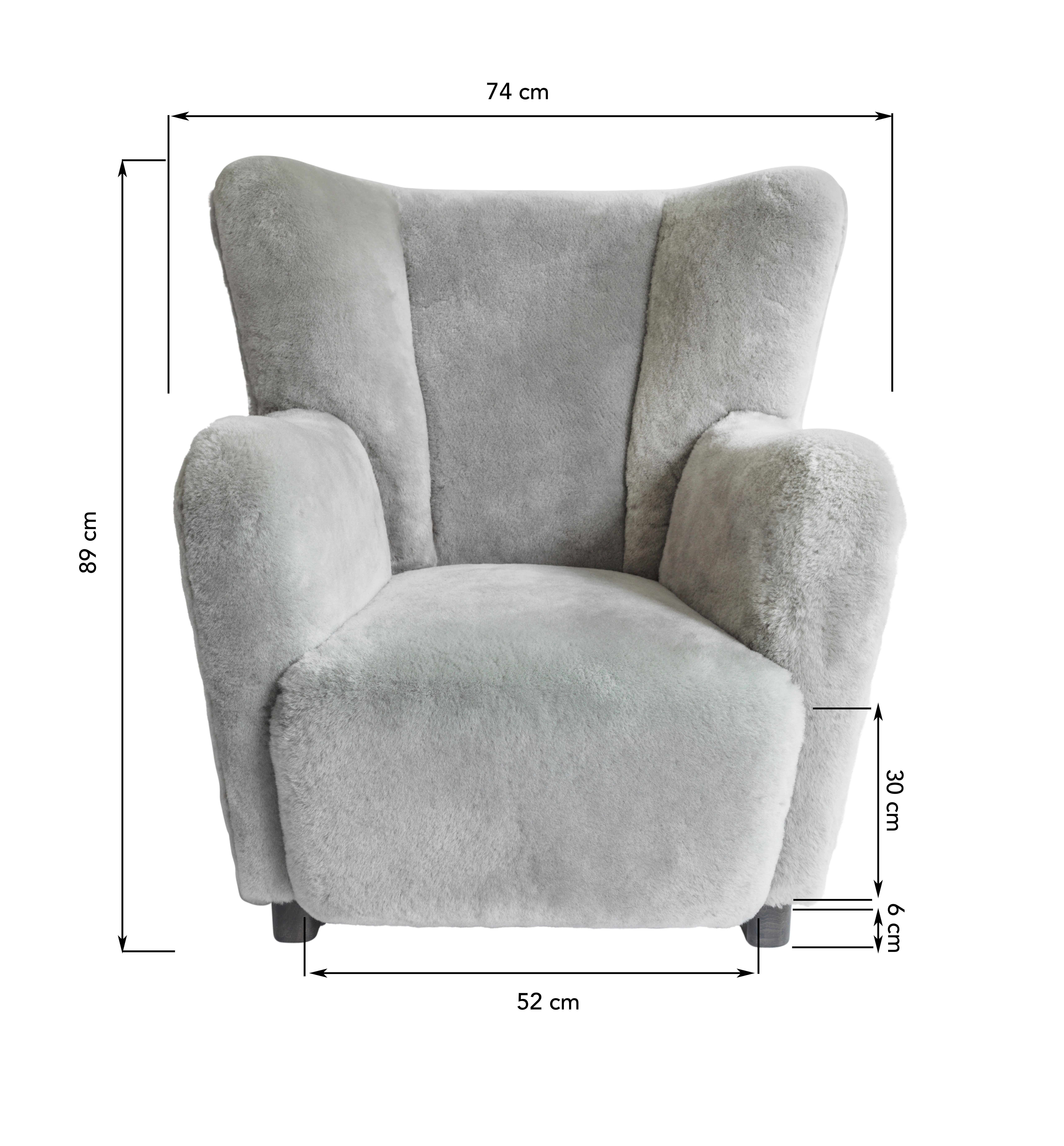 Contemporary Jolene Armchair in Grey Sheepskin Midcentury Scandinavian Inspired In New Condition For Sale In London, GB