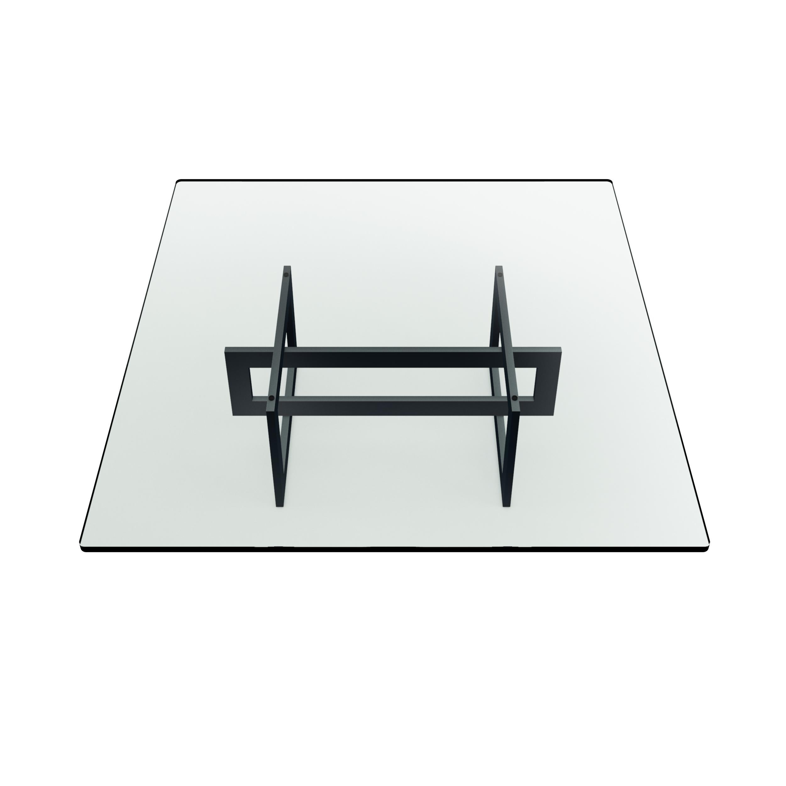 The low Jonathan table features a tubular metal 20 x 60mm frame, epoxy coated in glossy black color. Variable colors for the frame upon request.
The crystal top makes possible to see the whole frame in all its peculiarity like a