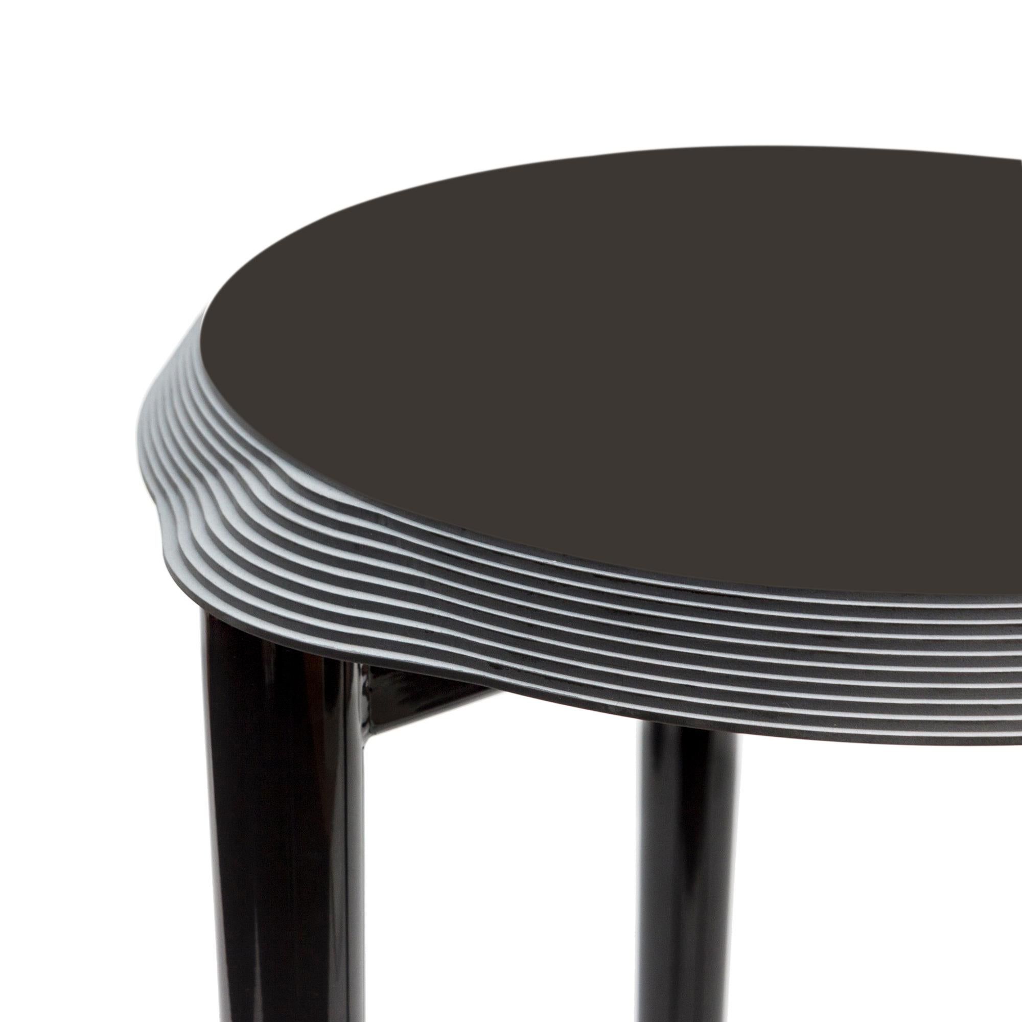 The ‘Jump’ stools are characterized by circular seats of Corian material, supported by three metal legs.
The circular seats are worked with slight differences of thickness that gradually increase and follow the circularity of the legs.
The low