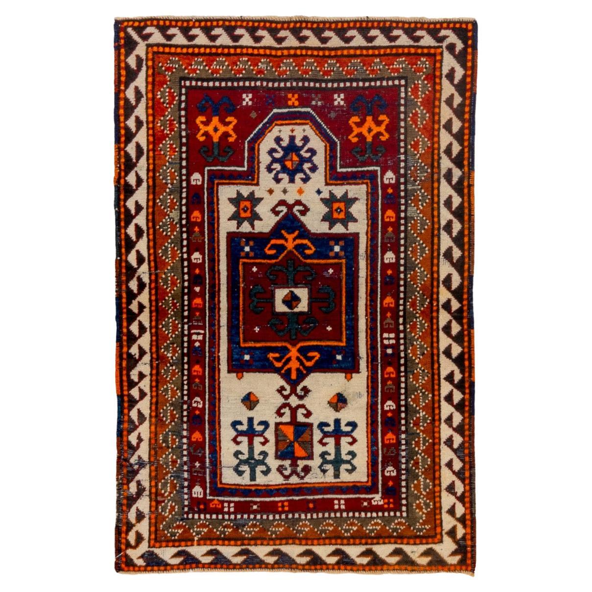 Zeitgenössischer Kazak-Teppich mit harmonischer Geometrie im Angebot