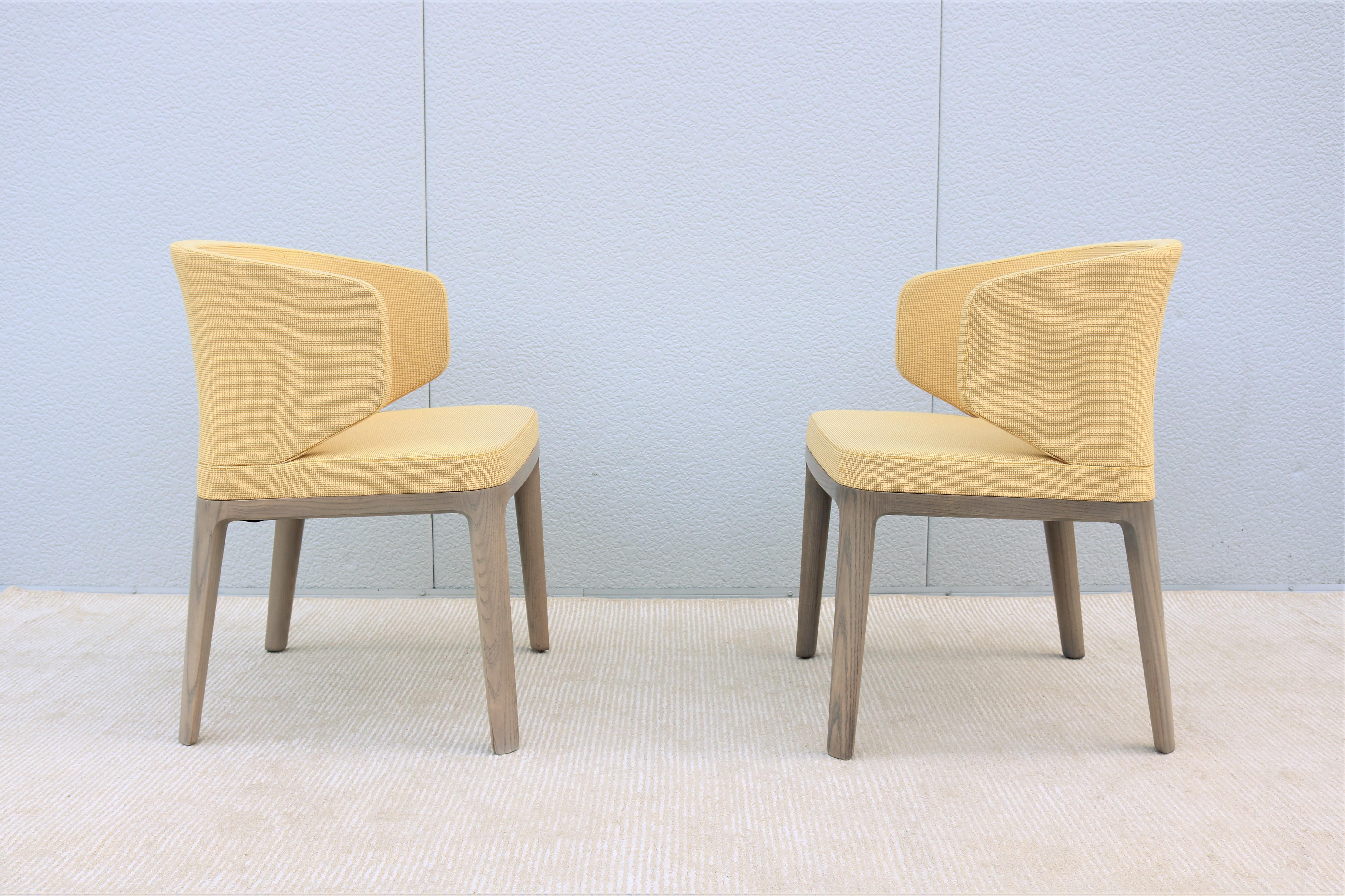Zeitgenössische Khodi Feiz für Geiger a Line Wing-Back Guest Side Chairs, ein Paar im Zustand „Gut“ im Angebot in Secaucus, NJ