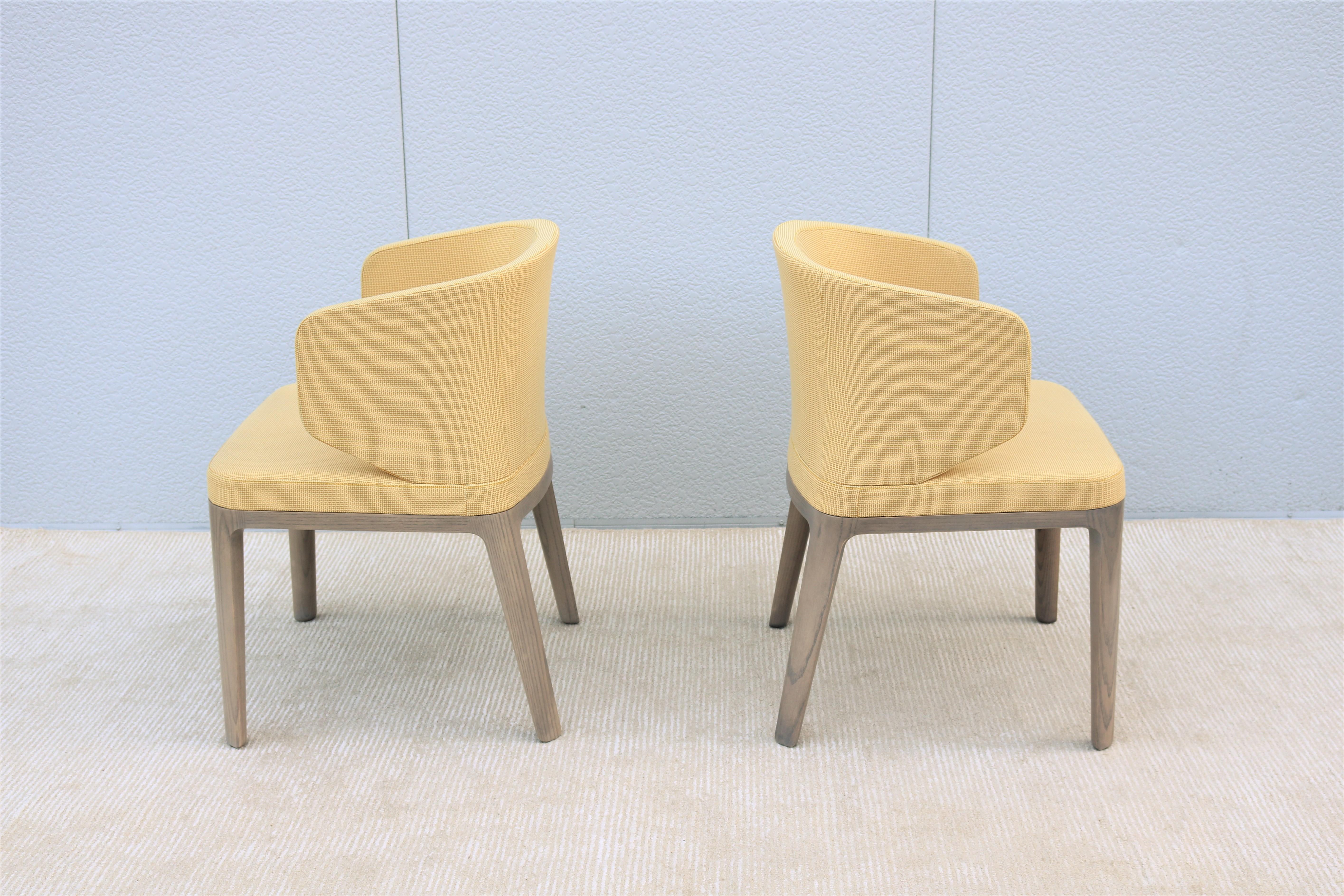 Tissu Paire de chaises d'invités contemporaines Khodi Feiz for Geiger a Line, à dossier à oreilles en vente