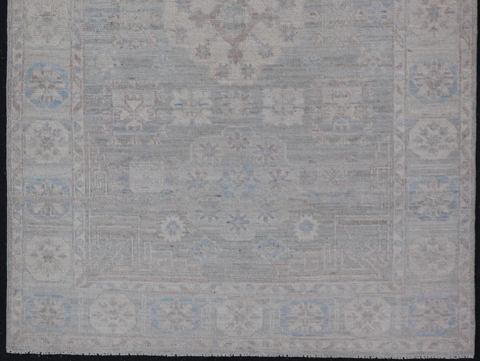 Contemporary Khotan with Circular Medallions in Light Colors In New Condition For Sale In Atlanta, GA