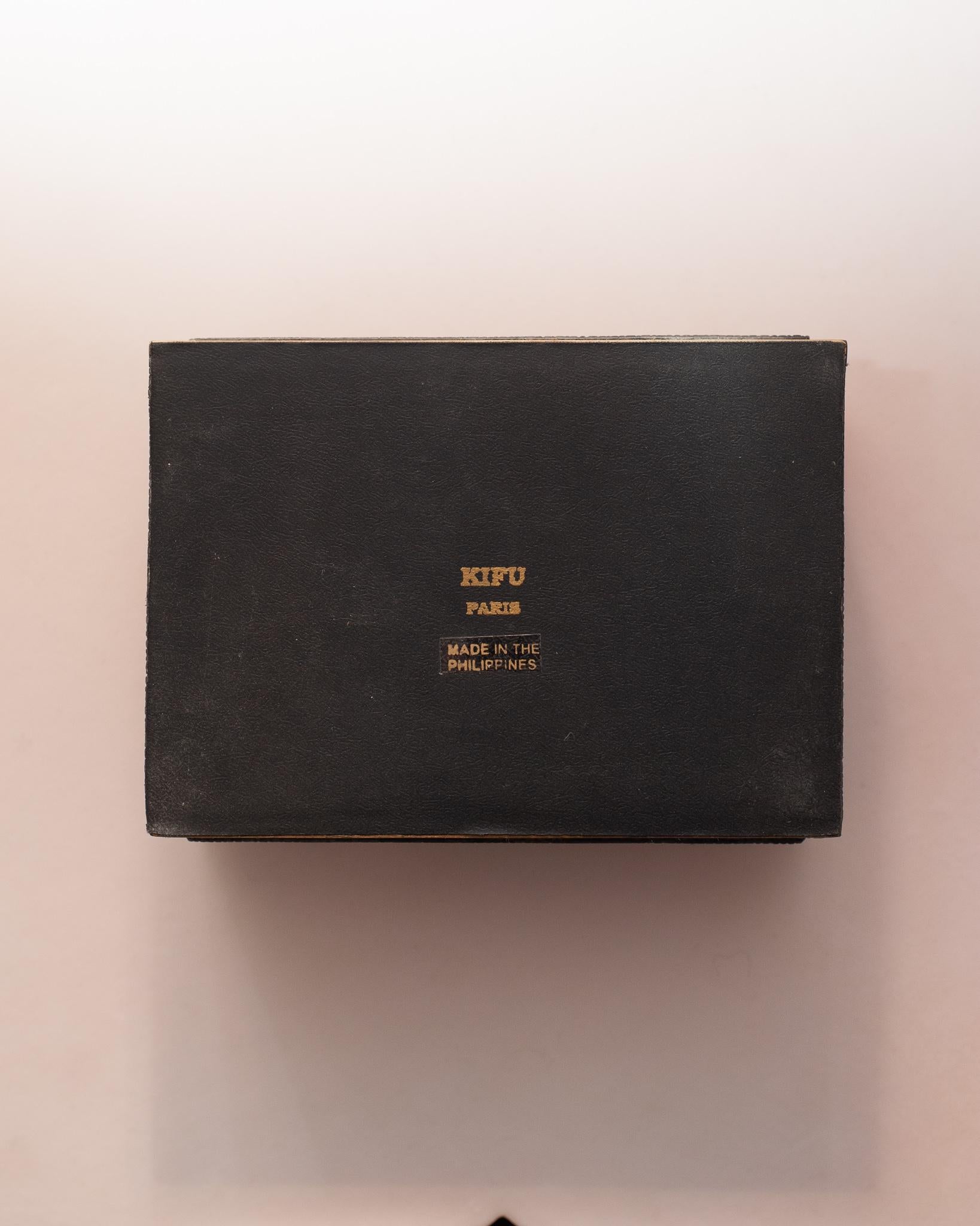 Incrusté Boîte contemporaine Kifu Paris en galuchat anthracite matelassée en vente