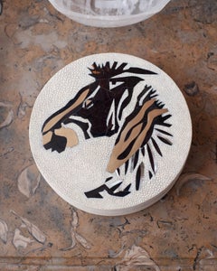 Contemporary Kifu Paris Zebra Box mit Messing-, Shagreen- und Muschelintarsien