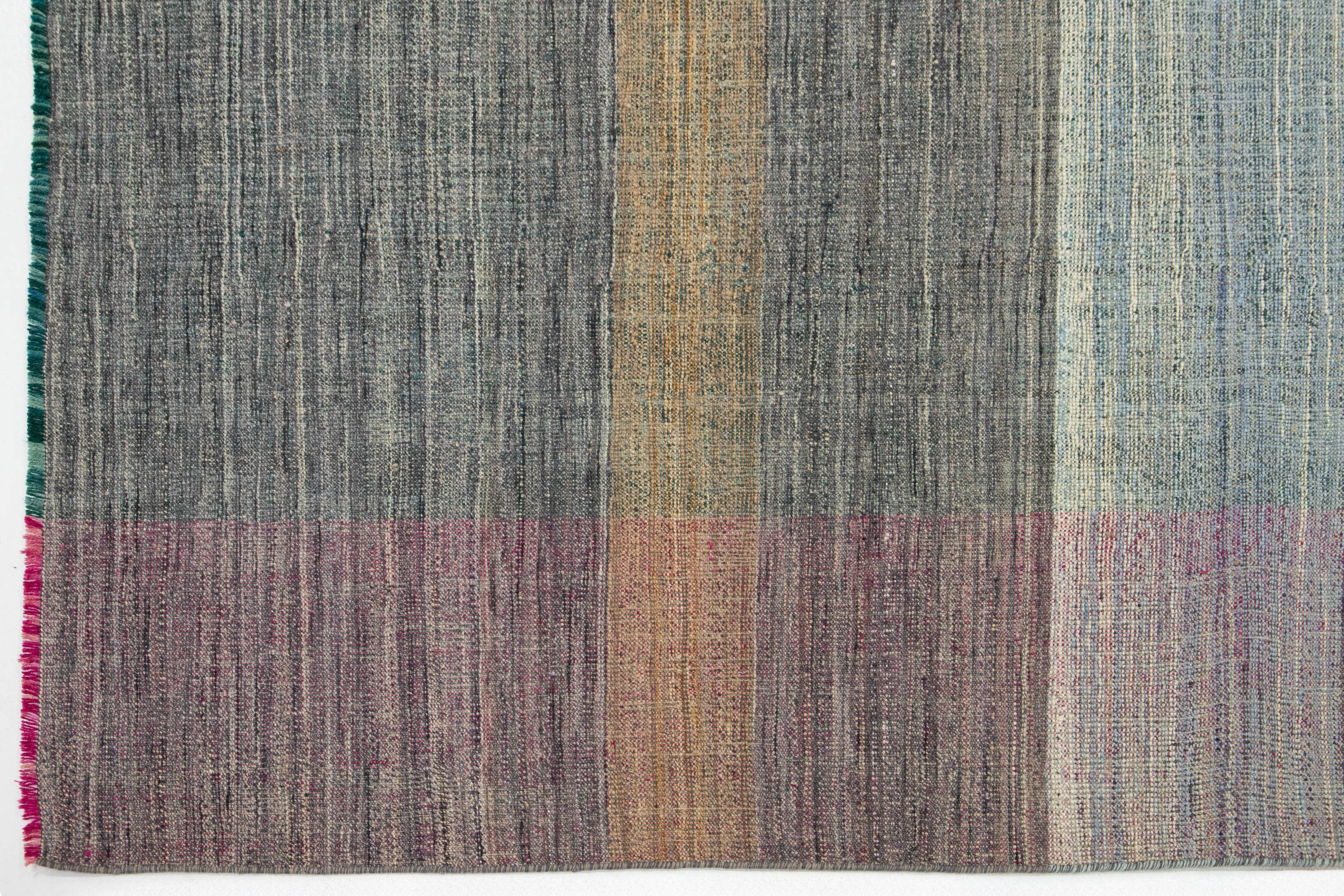 Laine Contemporary Kilim Flatweave Multicolored Wool rug With Geometric Pattern en vente
