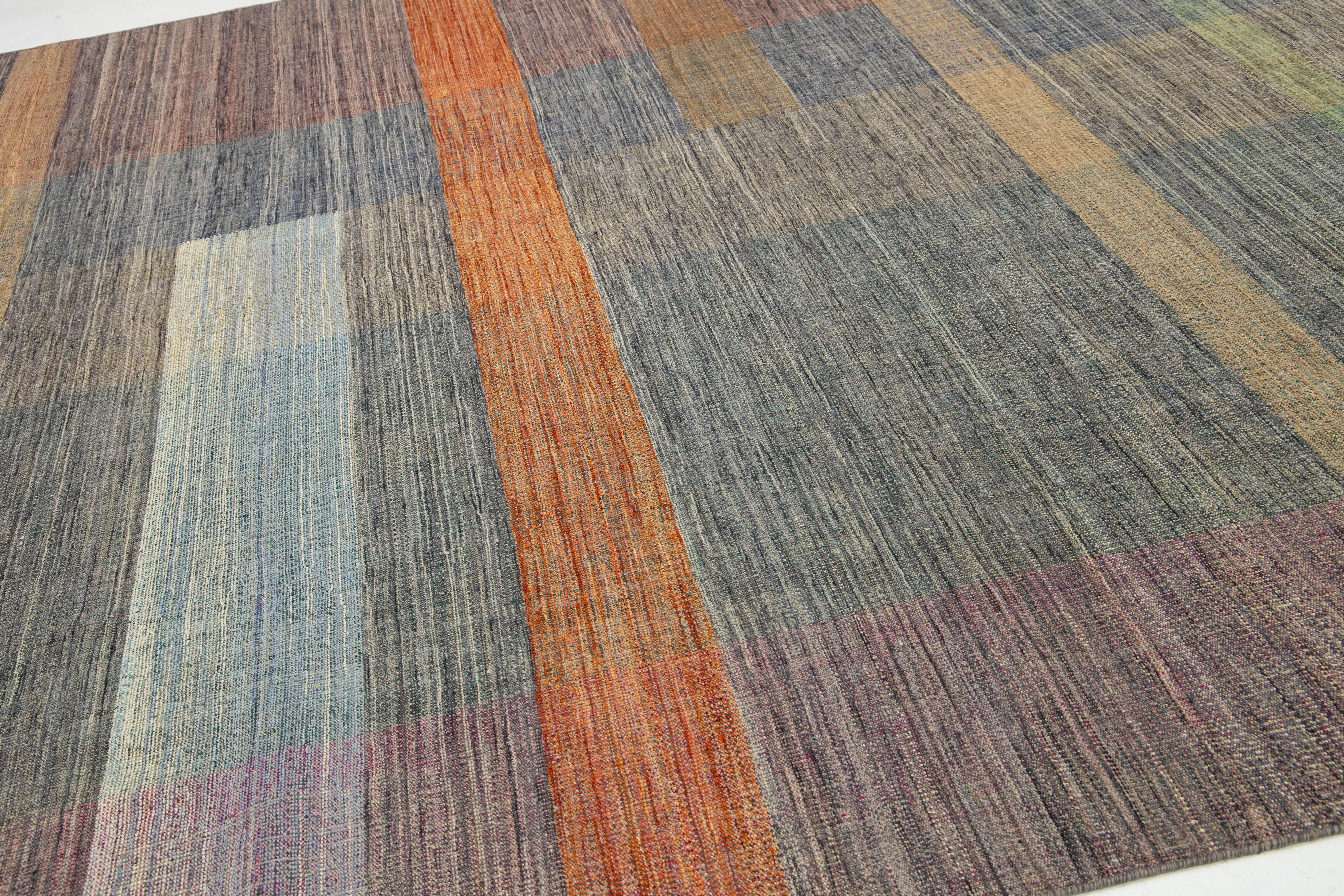 Contemporary Kilim Flatweave Multicolored Wool rug With Geometric Pattern en vente 1