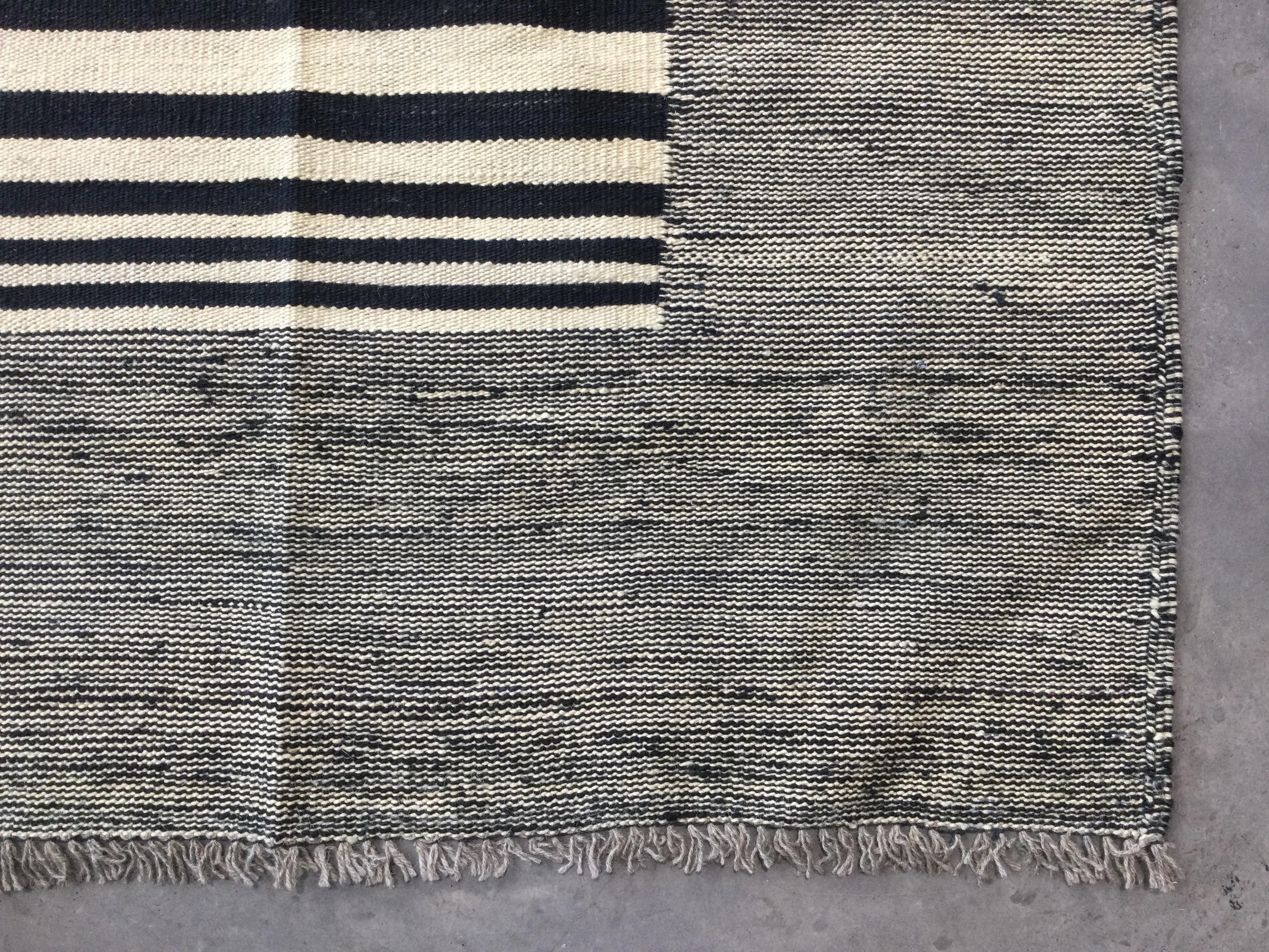 Wool Contemporary Kilim. Geometric Design. 3.05 X 2.17 m For Sale
