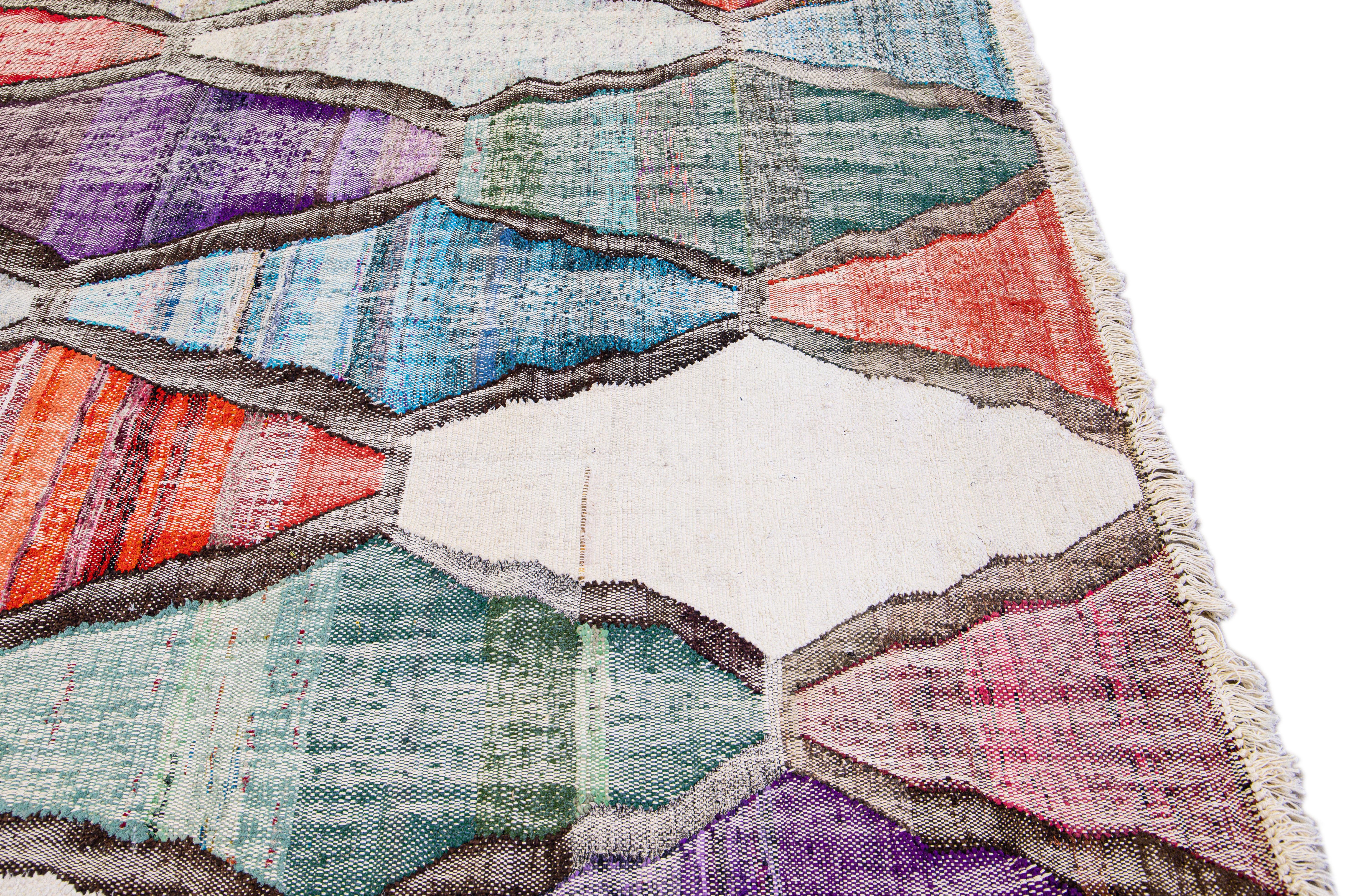 Alfombra de lana geométrica multicolor Kilim contemporánea hecha a mano en venta 2