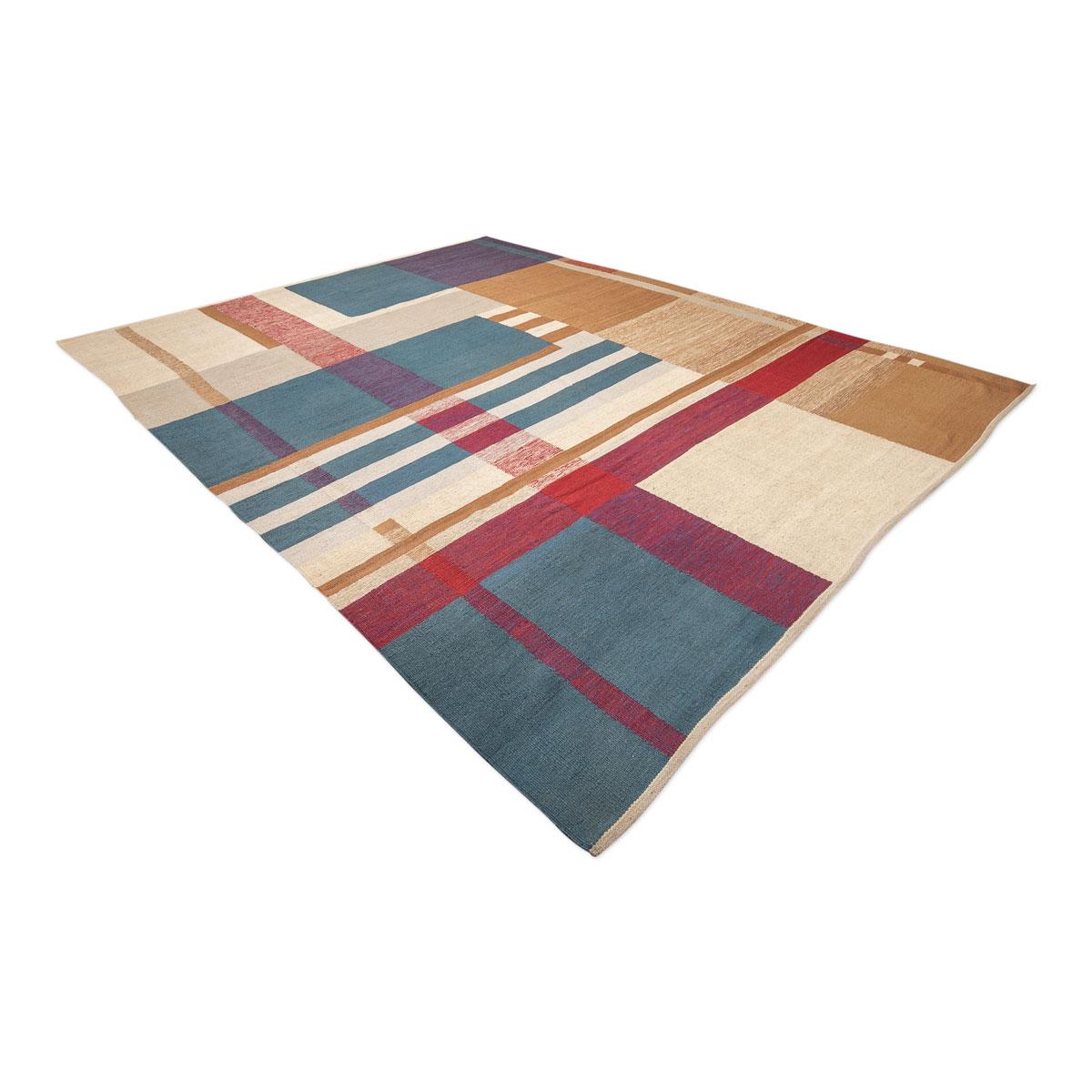 Contemporary Kilim crafted with aged wool
- Its color is defined by its originality in beige, blue, gray and earth colors in various ranges
- Its design with no borders will focus perfectly on a decorative environment
- Our customers love this