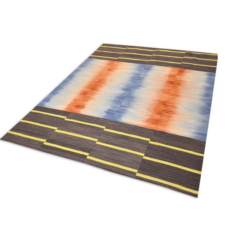 Contemporary kilim handmade in 100% wool of 2.25 x 1.80 m
- Aged and nuanced colors that will add warmth
- The combination is perfect resulting in a unique and exclusive handmade rug
- It will be perfect in modern and youthful environments
- Our