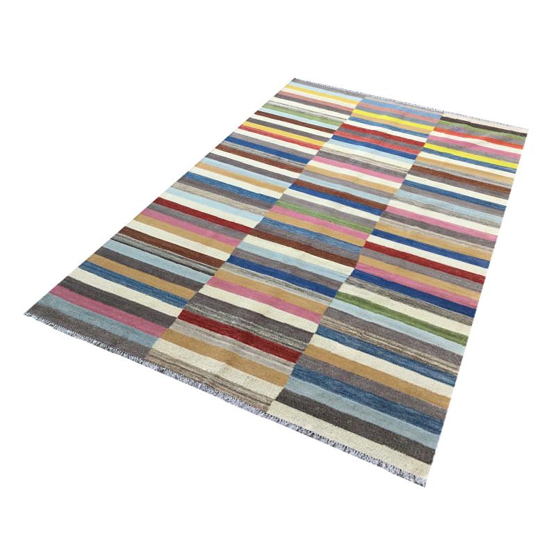 Contemporary kilim handmade in Zigler's craft workshops in Turkish.
- Handcrafted with wool aged in multicolor.
- By not having edges, this type of pieces will perfectly focus on a decorative environment.
- Our customers love this type of rug for