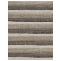 Tapis Kilim contemporain en ivoire avec des rayures marron, grises et beiges