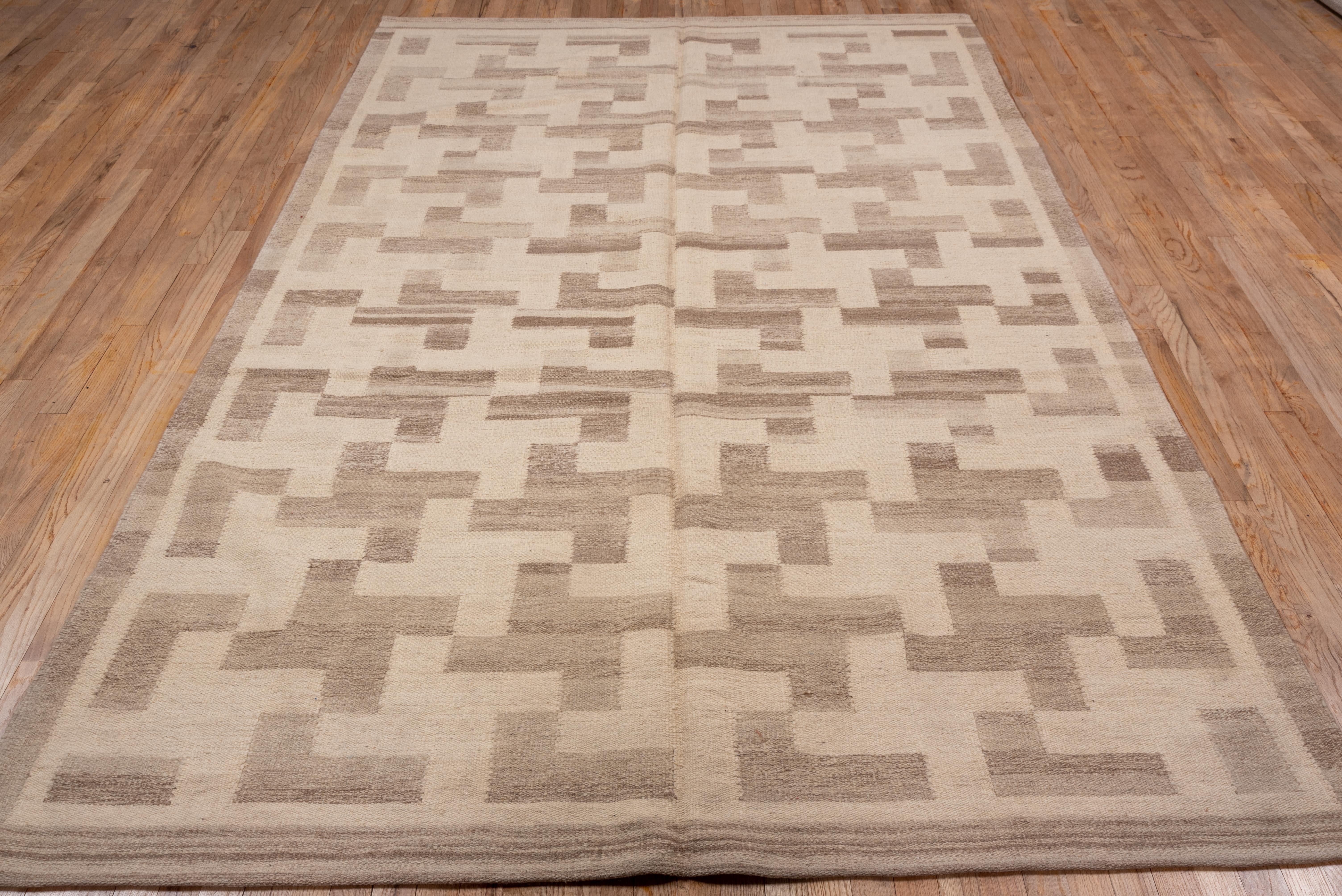Contemporary Kilim with Geometric Field In Good Condition For Sale In New York, NY