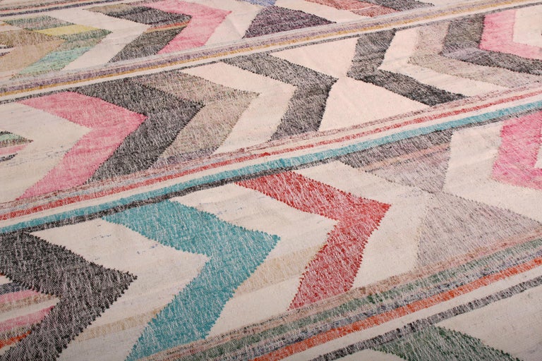 Rug & Kilim's Contemporary Kilim Wool Beige Pink Chevron Arrow Pattern In New Condition For Sale In Long Island City, NY