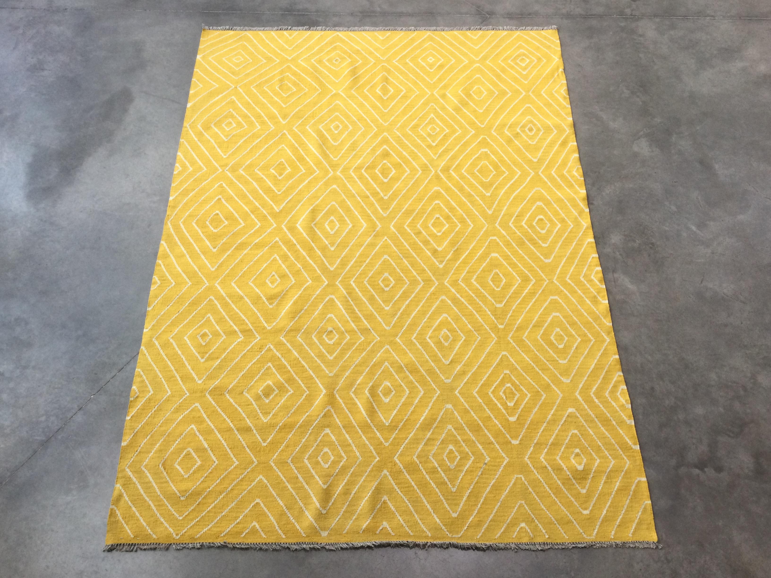 Hand-Woven Contemporary Kilim. Yellow Geometric Design. 3.00 X 2.15 m For Sale