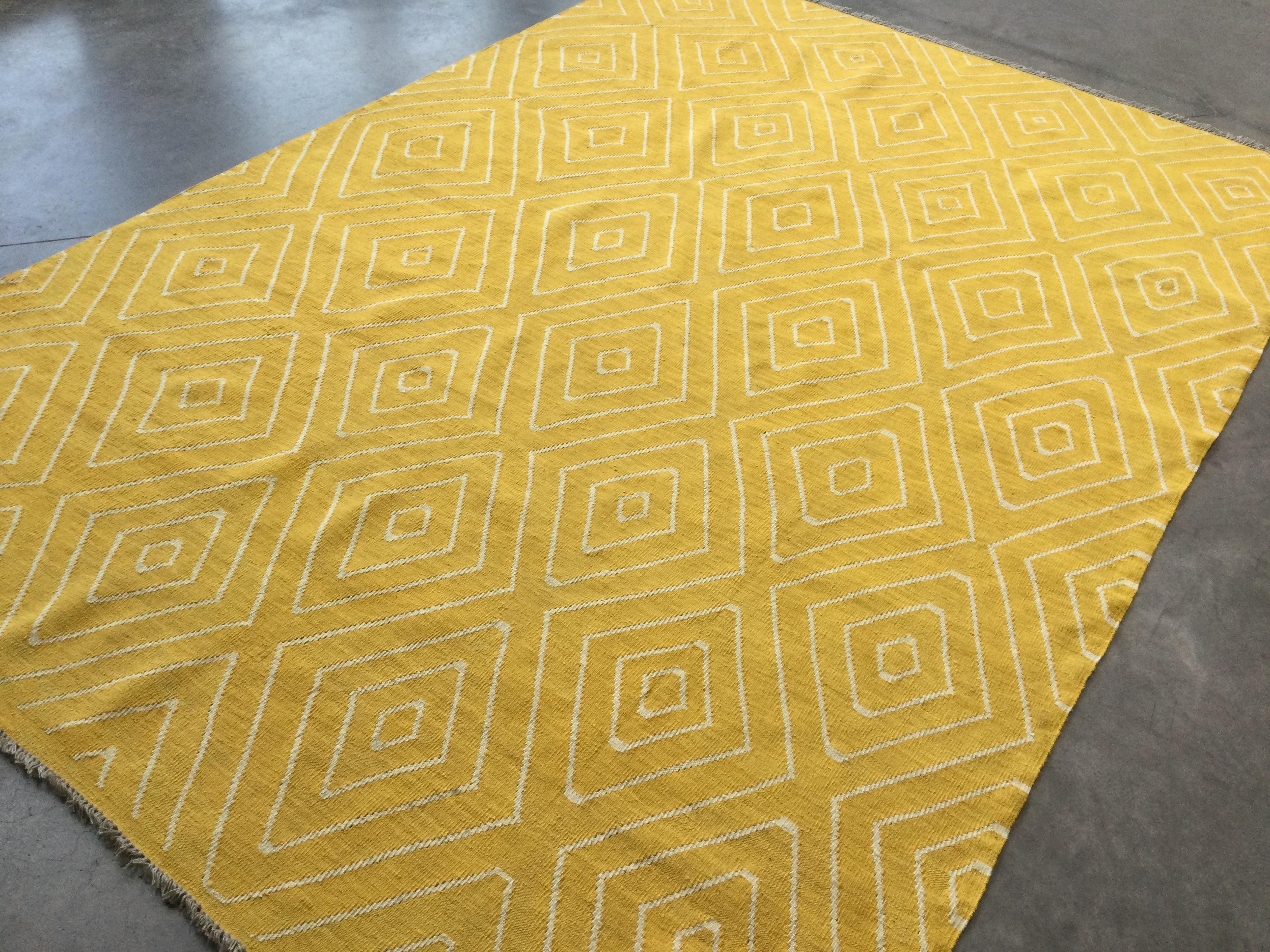 Contemporary Kilim. Yellow Geometric Design. 3.00 X 2.15 m In New Condition For Sale In MADRID, ES