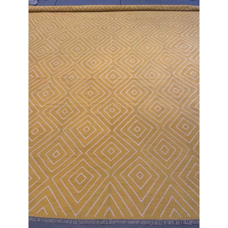 Contemporary kilim handmade in Zigler's craft workshops 
- Handcrafted with aged wool. - Its design is modern in measures 4.00 x 3.20 m.
- By not having edges, this type of pieces will perfectly focus on a decorative environment.
- Soft, calm and