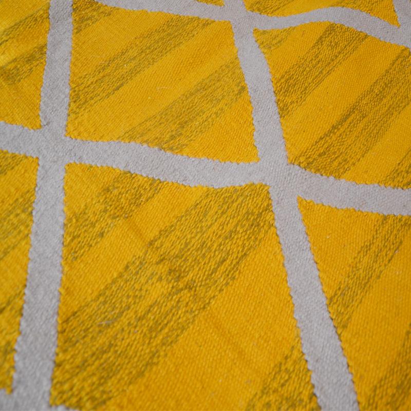 Contemporary Kilim, Yellow Geometric Design In New Condition For Sale In MADRID, ES
