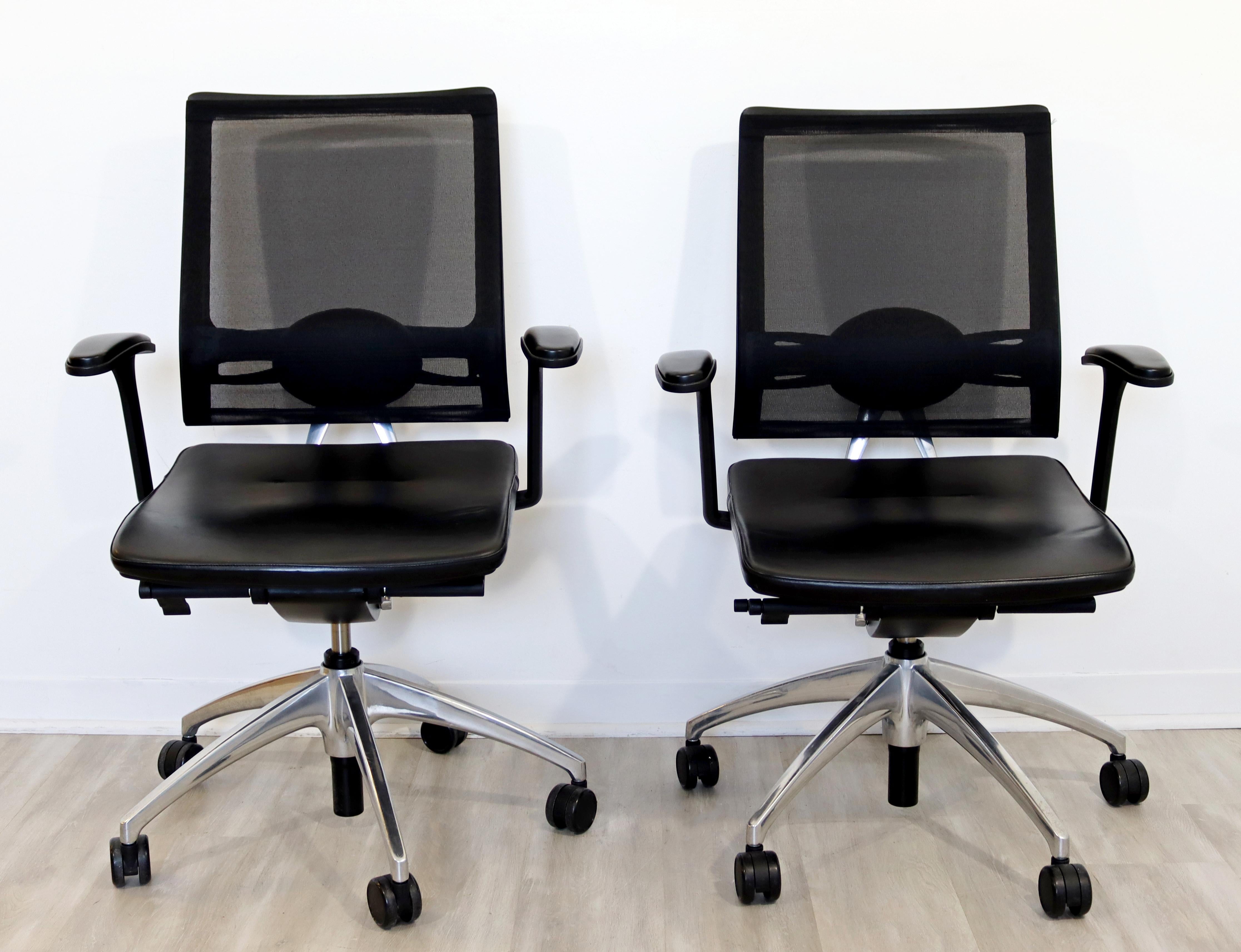 For your consideration is a gorgeous pair of Knoll rolling office chairs, on chrome bases, circa 2007. In excellent condition. The dimensions are 27