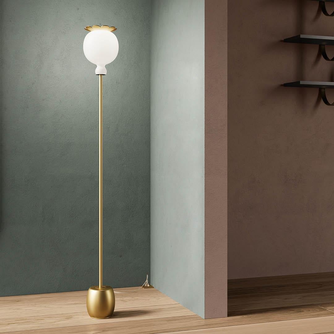 Opyo floor coral finish

The intelligence of nature with its perfect and unexpected forms is the inspiration behind the Opyo design. The delicate, clean lines of the poppy seed pod inspire the opal glass diffuser. It is supported by a long metal