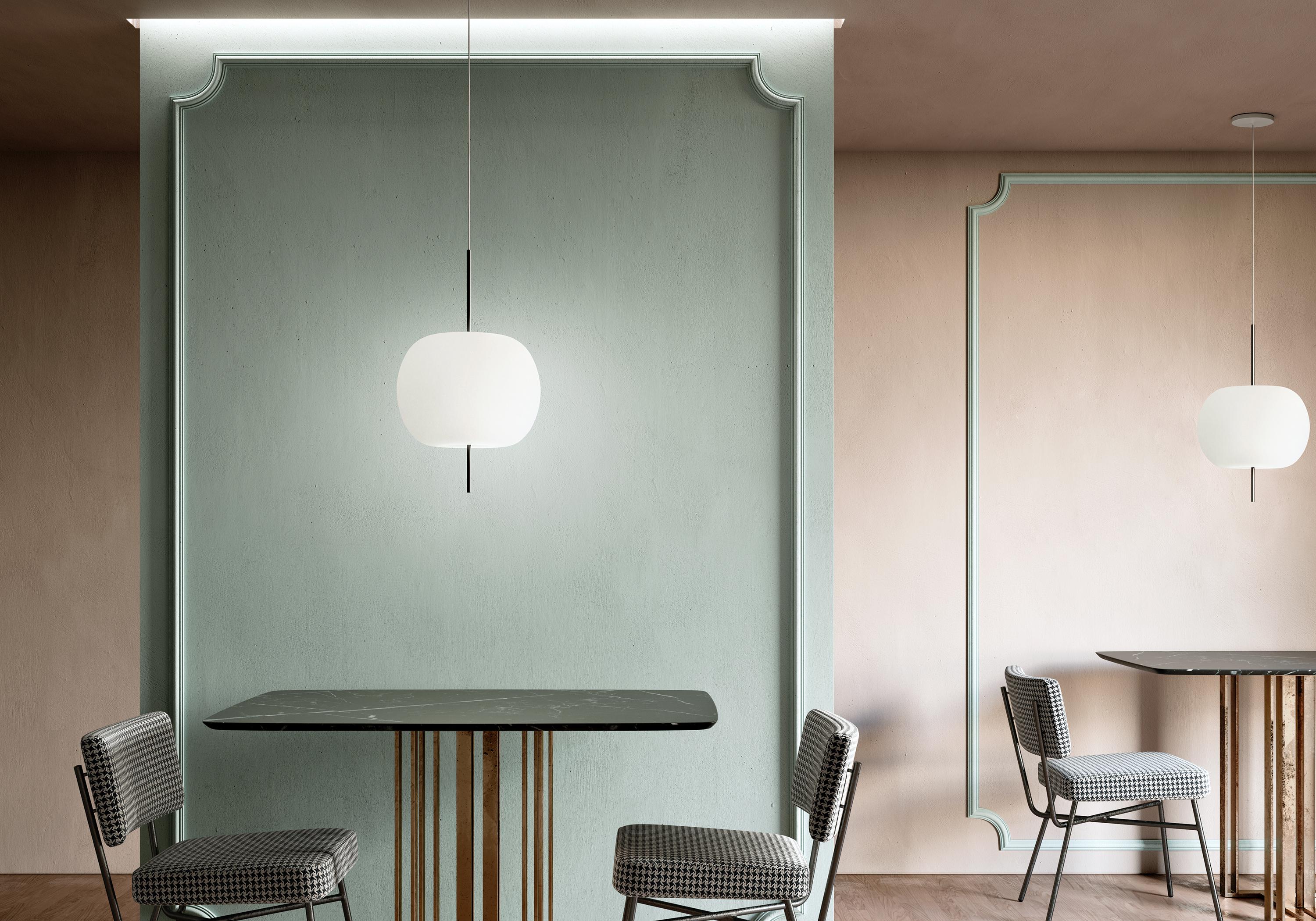 Kushi 16 G9 suspension copper finish

A play on opposites, unexpected equilibrium. Soft, natural curves for the glass diffuser and a simple metal line which passes through and completes it. A convergence of shapes which rest gently on walls and