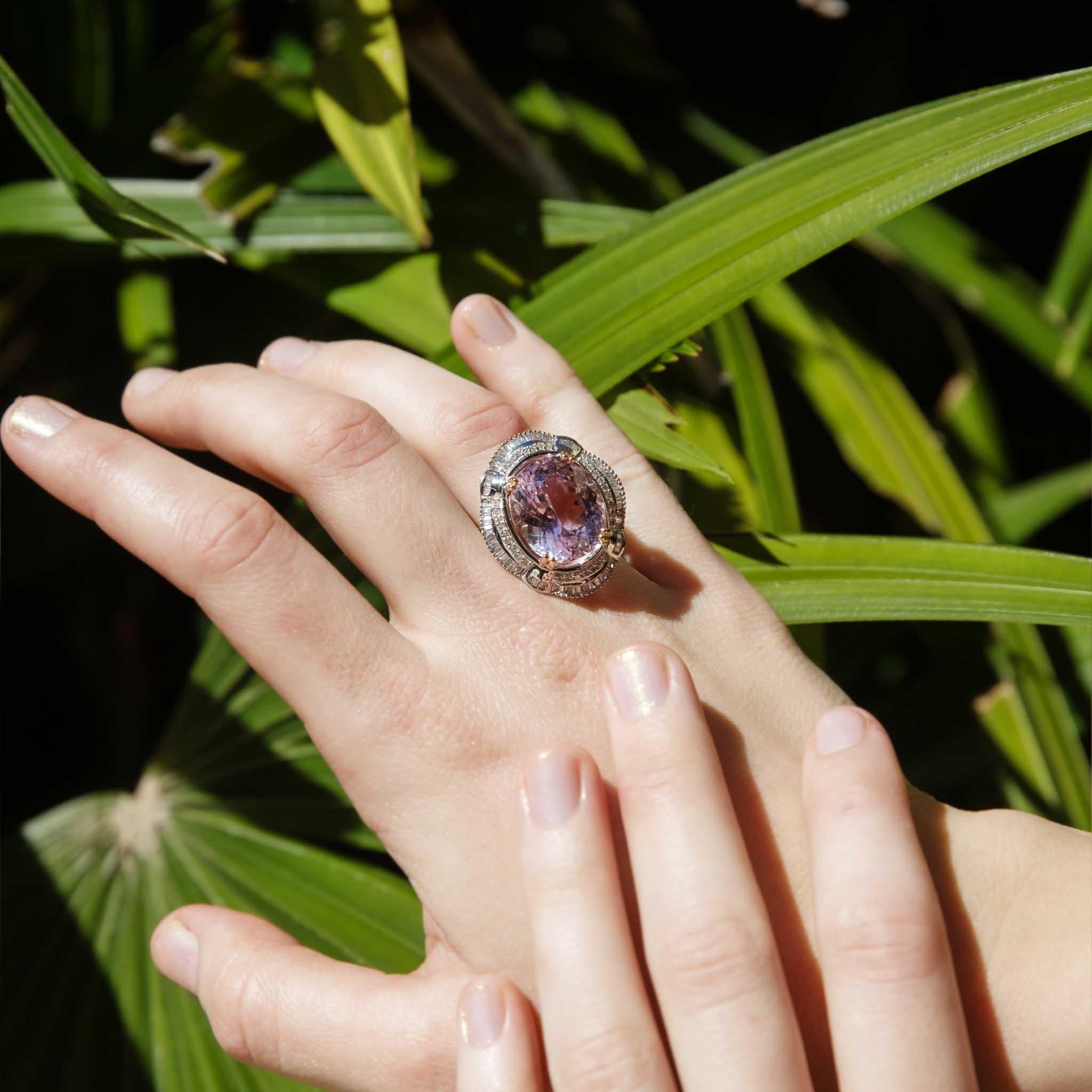 Contemporary Kunzite & Diamond Ring 14 Carat White & Rose Gold In Good Condition For Sale In Hamilton, AU