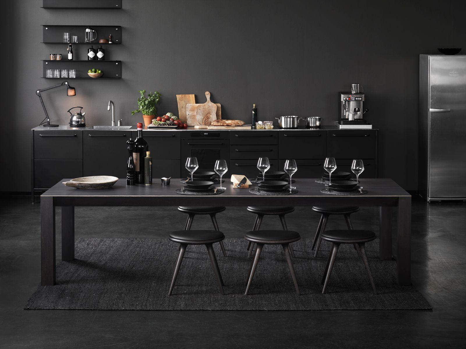 black high gloss dining table