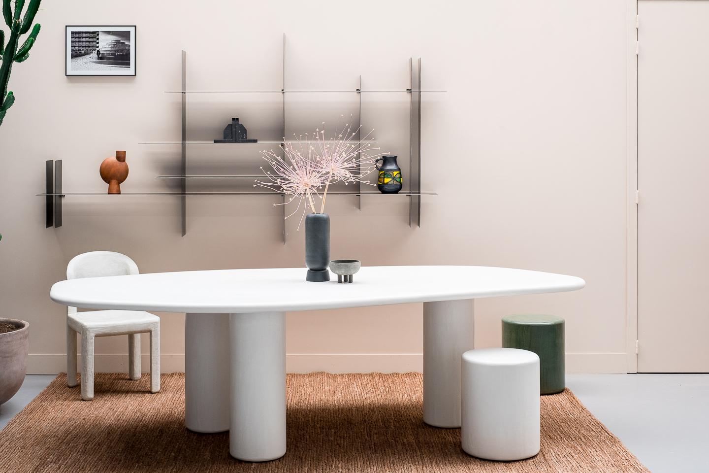 Bohème Table de salle à manger contemporaine La Grande Vézère 1.0, 320 cm de long par Armand & Francine en vente