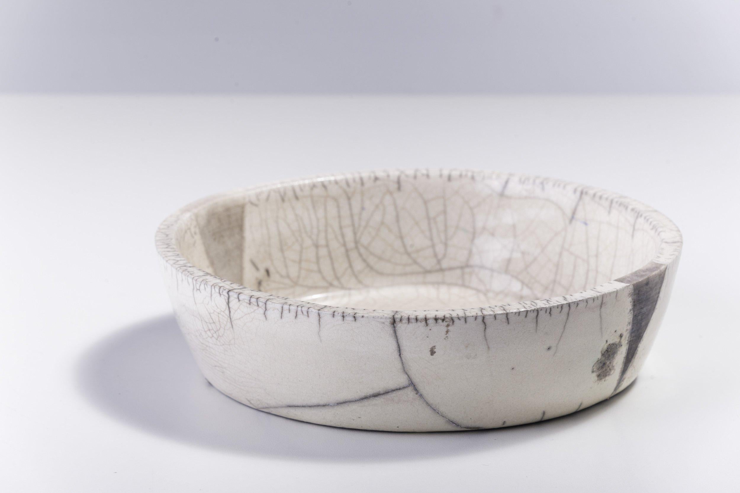 Contemporary LAAB Fringe Chawan Vase Raku Ceramic White Crakle In New Condition For Sale In monza, Monza and Brianza