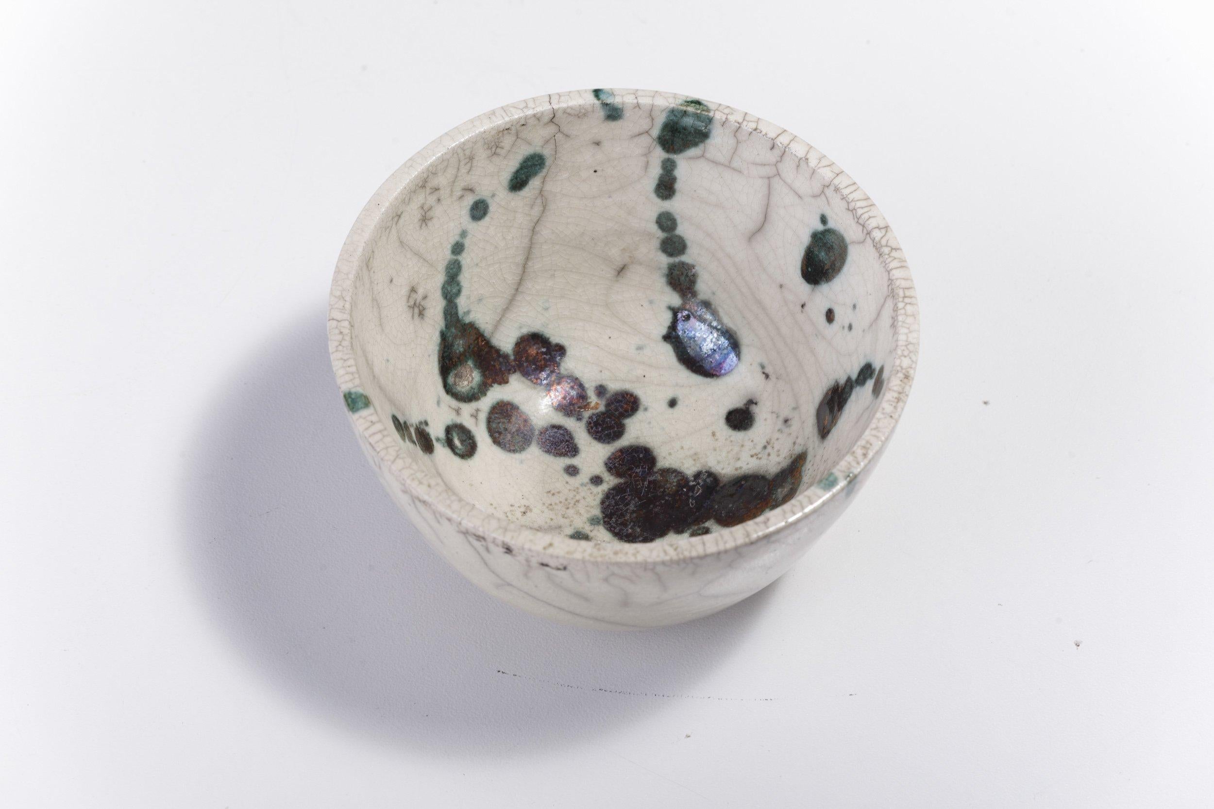 Moss Bowl

A visually impressive yet soft play of shades describes the mesmerizing flair of this spectacular bowl, marked by a natural white color enriched with rusty green spots and a gray patchwork. A unique objet d'art, it is handcrafted of