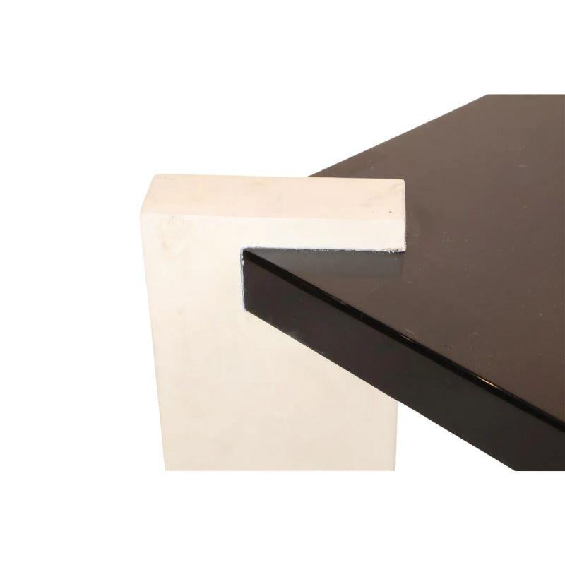 20ième siècle Table basse contemporaine en laque et peau de chèvre en vente