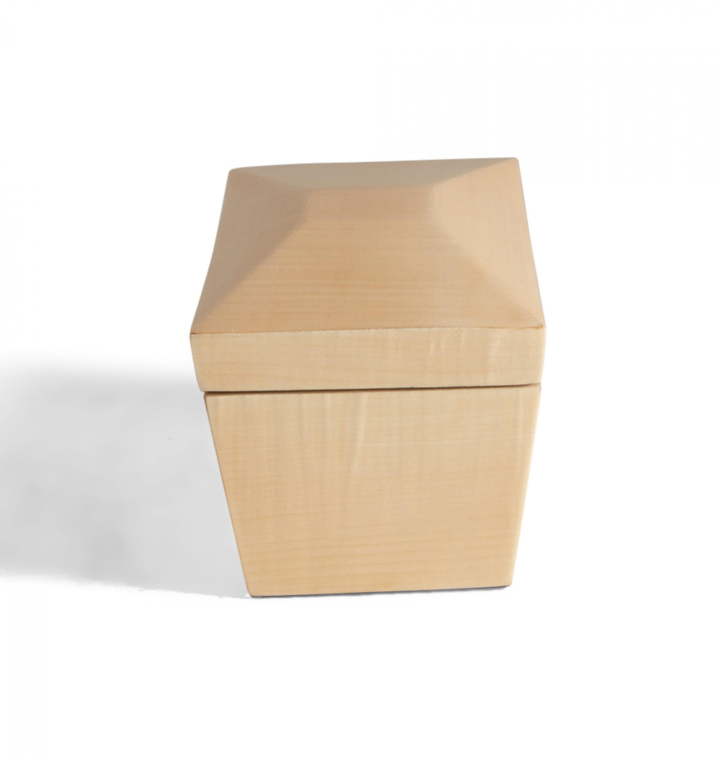 Zeitgenössische rechteckige dekorative Schachtel aus lackiertem blondem Ahornholz im Angebot 1