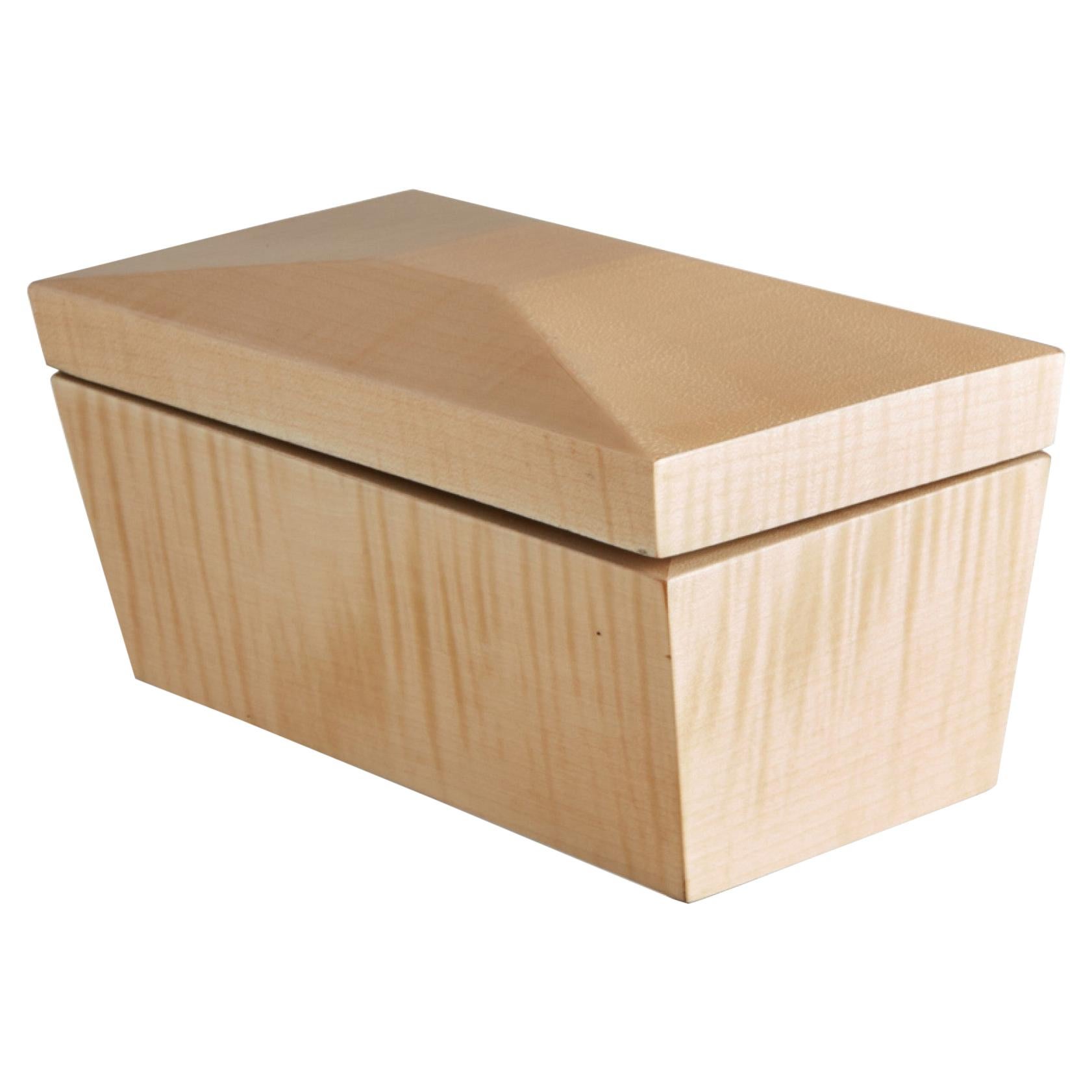 Zeitgenössische rechteckige dekorative Schachtel aus lackiertem blondem Ahornholz im Angebot