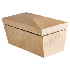 Zeitgenössische rechteckige dekorative Schachtel aus lackiertem blondem Ahornholz