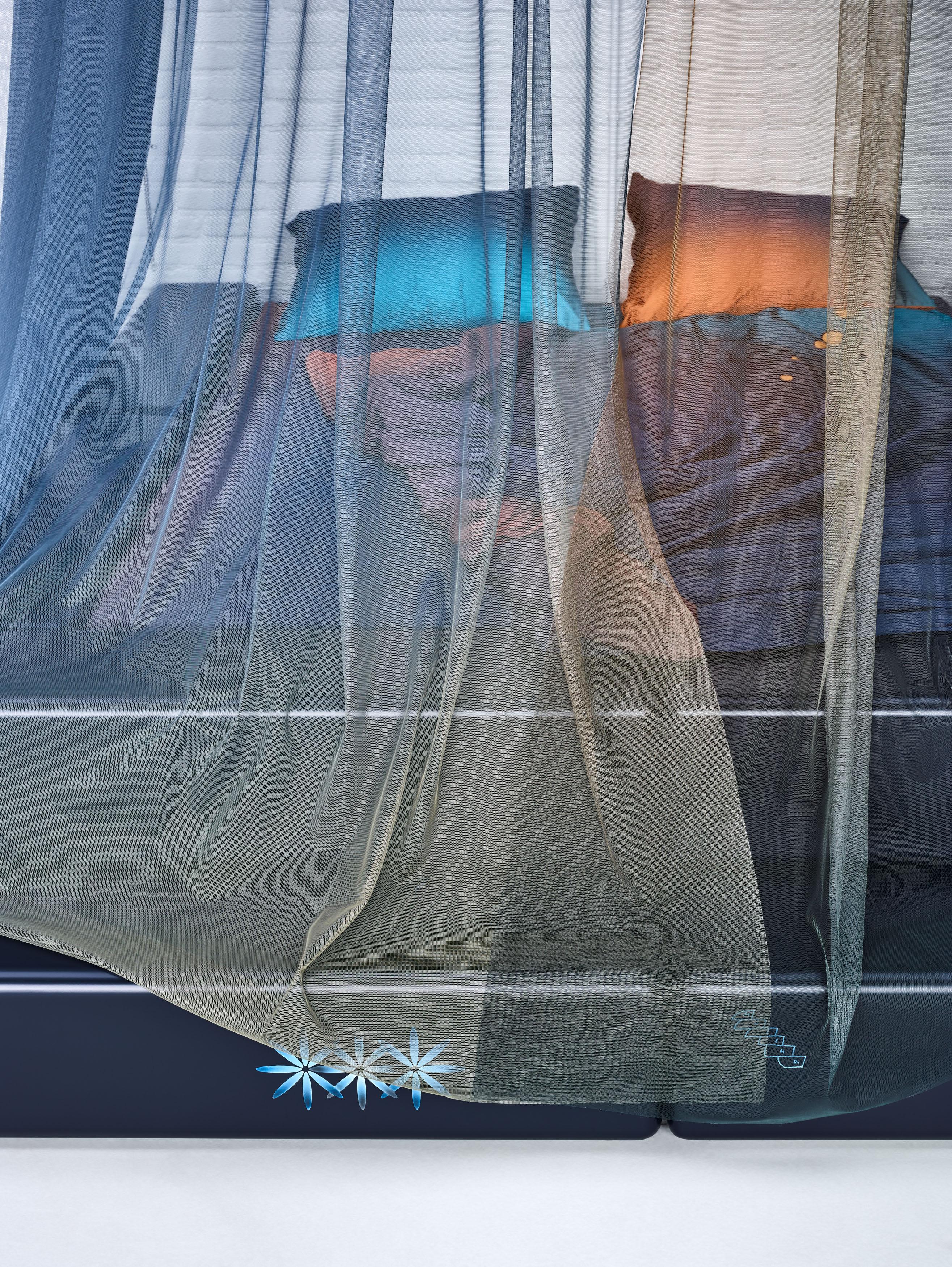 Zeitgenössisches Bett, blau lackiert, Melina Melina von Laurids Gallée & Justin Morin (21. Jahrhundert und zeitgenössisch) im Angebot