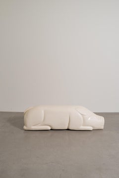 Asiento de cerdo repoussé contemporáneo lacado en crema by Robert Kuo