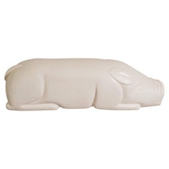 Asiento de cerdo repoussé contemporáneo lacado en crema by Robert Kuo
