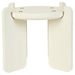 Zeitgenössischer lackierter Beistelltisch